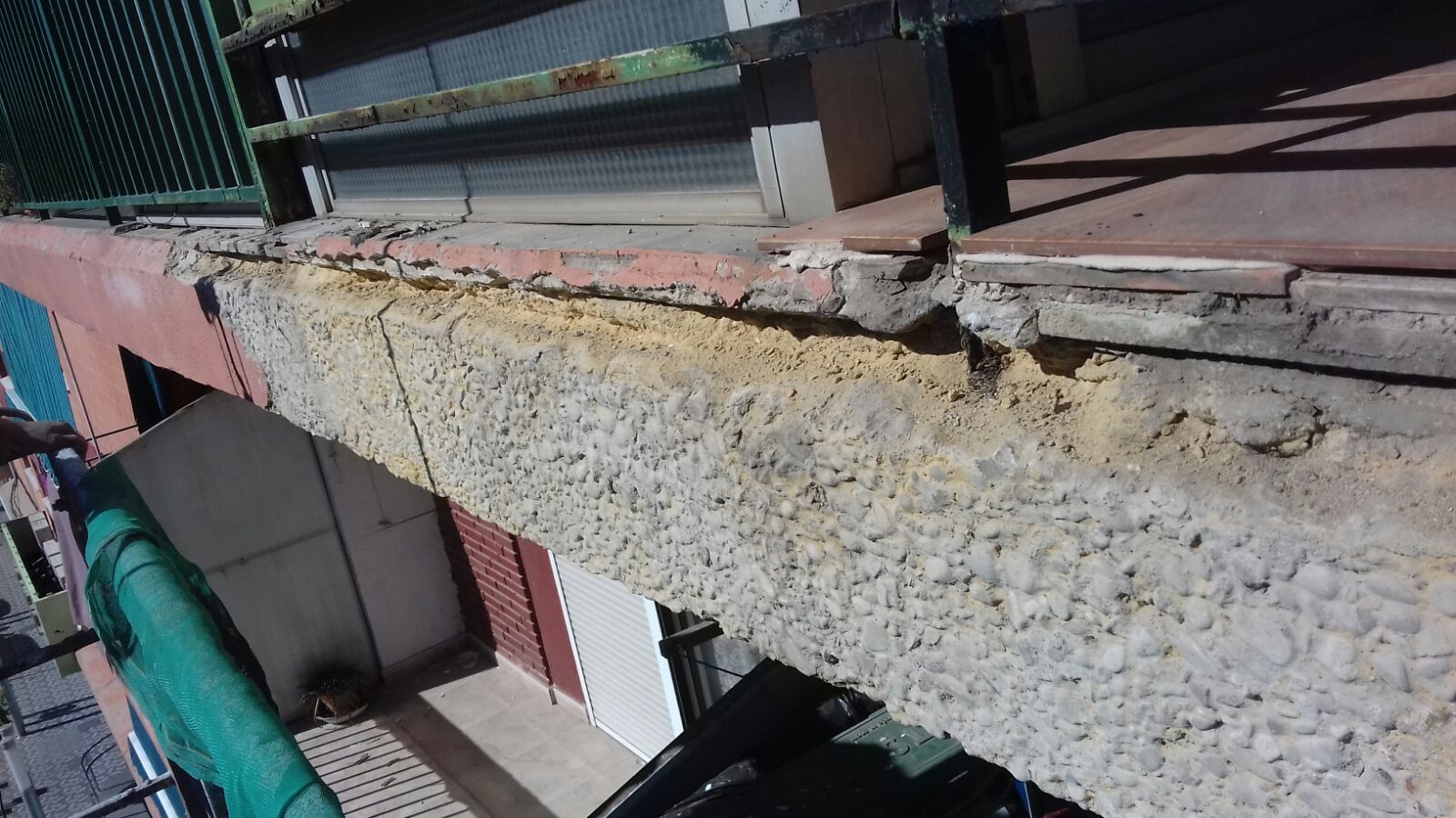 Restauración e impermeabilización de tejados en casas viejas: Servicios de Fachadas Monzón Restauración e impermeabilización de tejados en casas viejas: Servicios de Fachadas Monzón