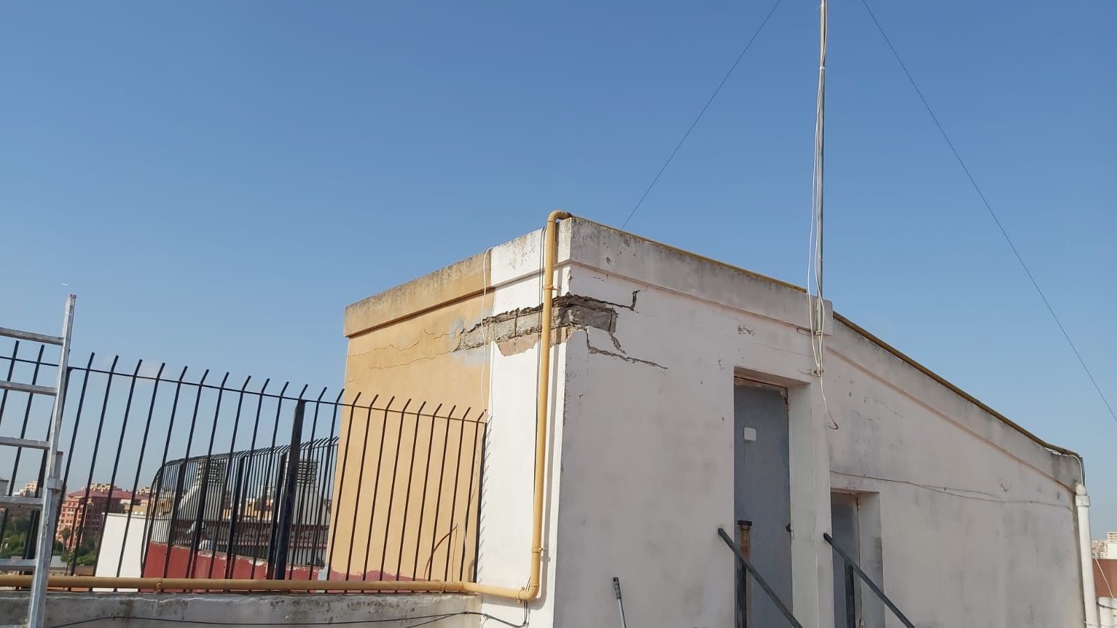 Rehabilitación integral de patio de luces en Campanar Rehabilitación integral de patio de luces en Campanar