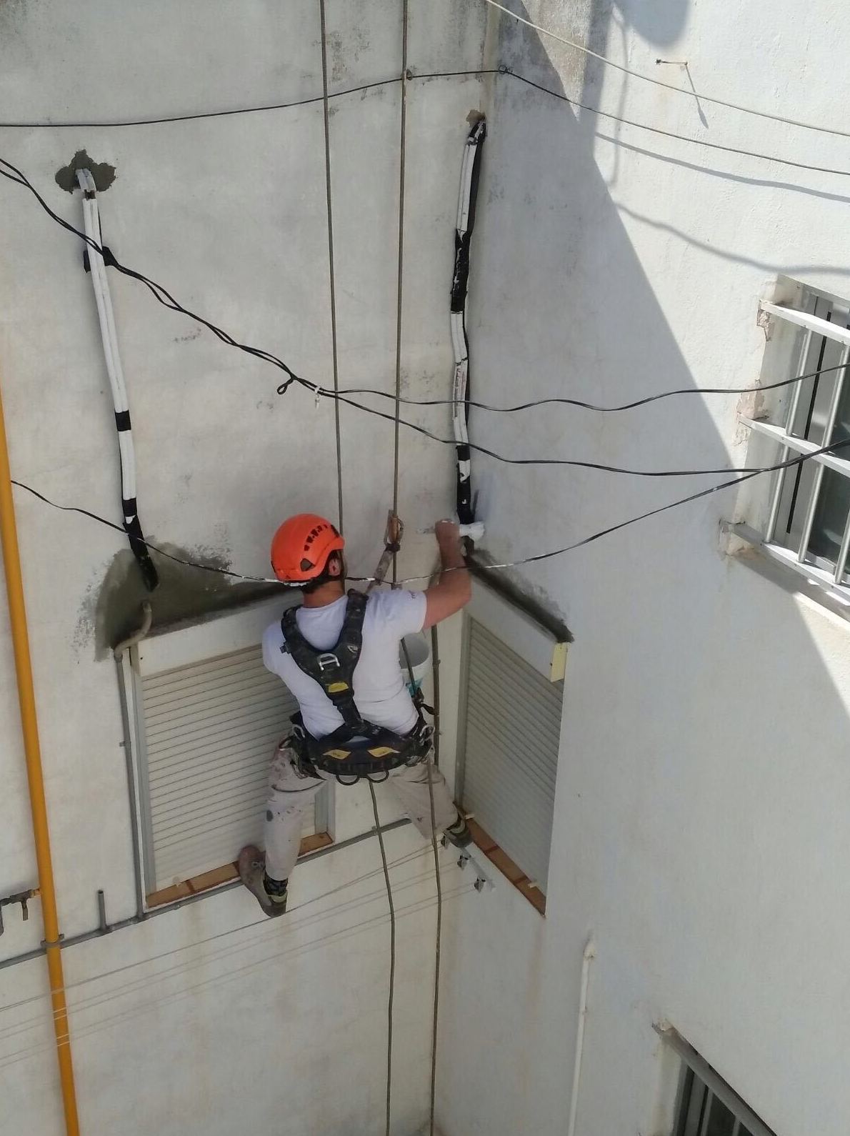 Lugares de difícil acceso: Servicios de Fachadas Monzón Lugares de difícil acceso: Servicios de Fachadas Monzón