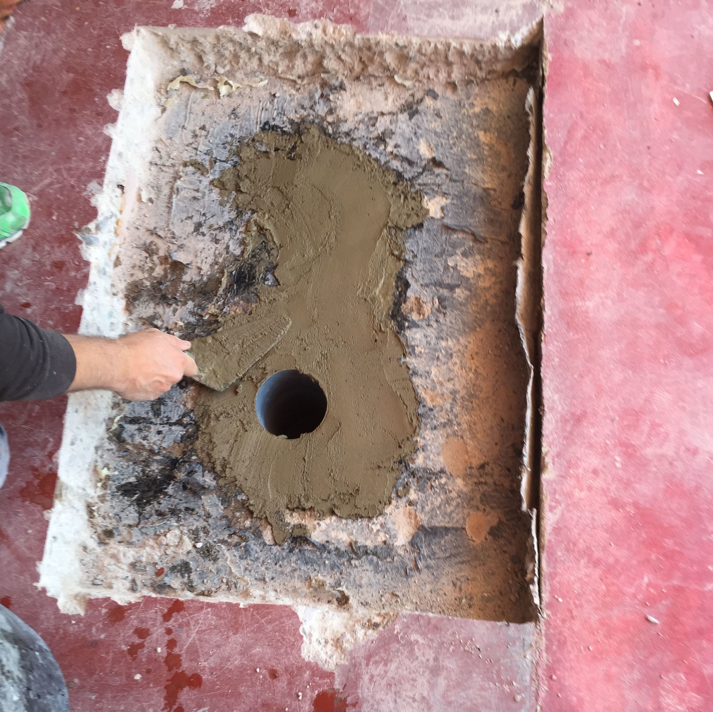 Colocación de sumideros en plazas de garaje afectados por inundación Colocación de sumideros en plazas de garaje afectados por inundación