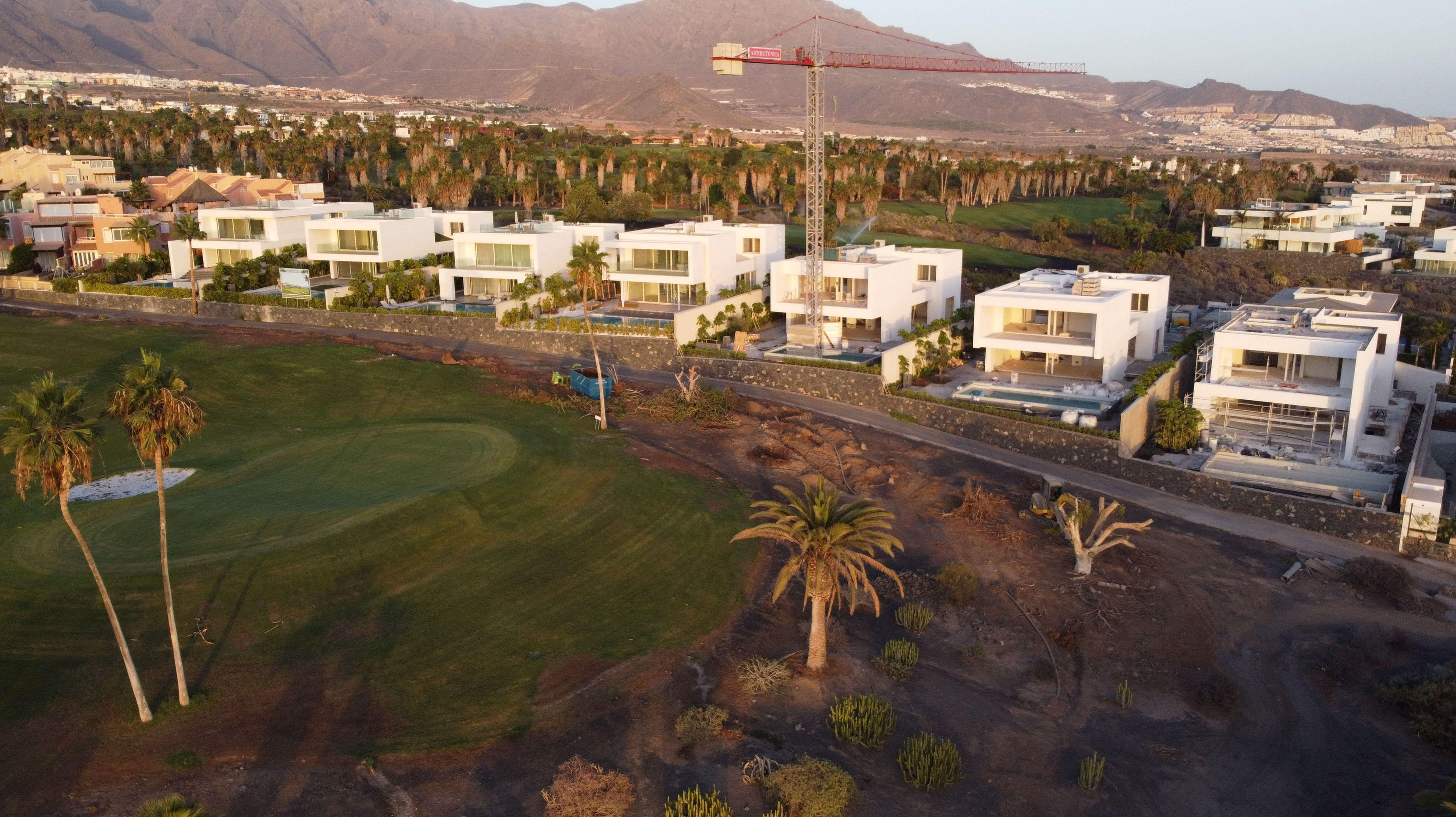 7 MAGNÍFICAS VILLAS EN GOLF COSTA ADEJE : de Tierra del Fuego Developments 7 MAGNÍFICAS VILLAS EN GOLF COSTA ADEJE : de Tierra del Fuego Developments