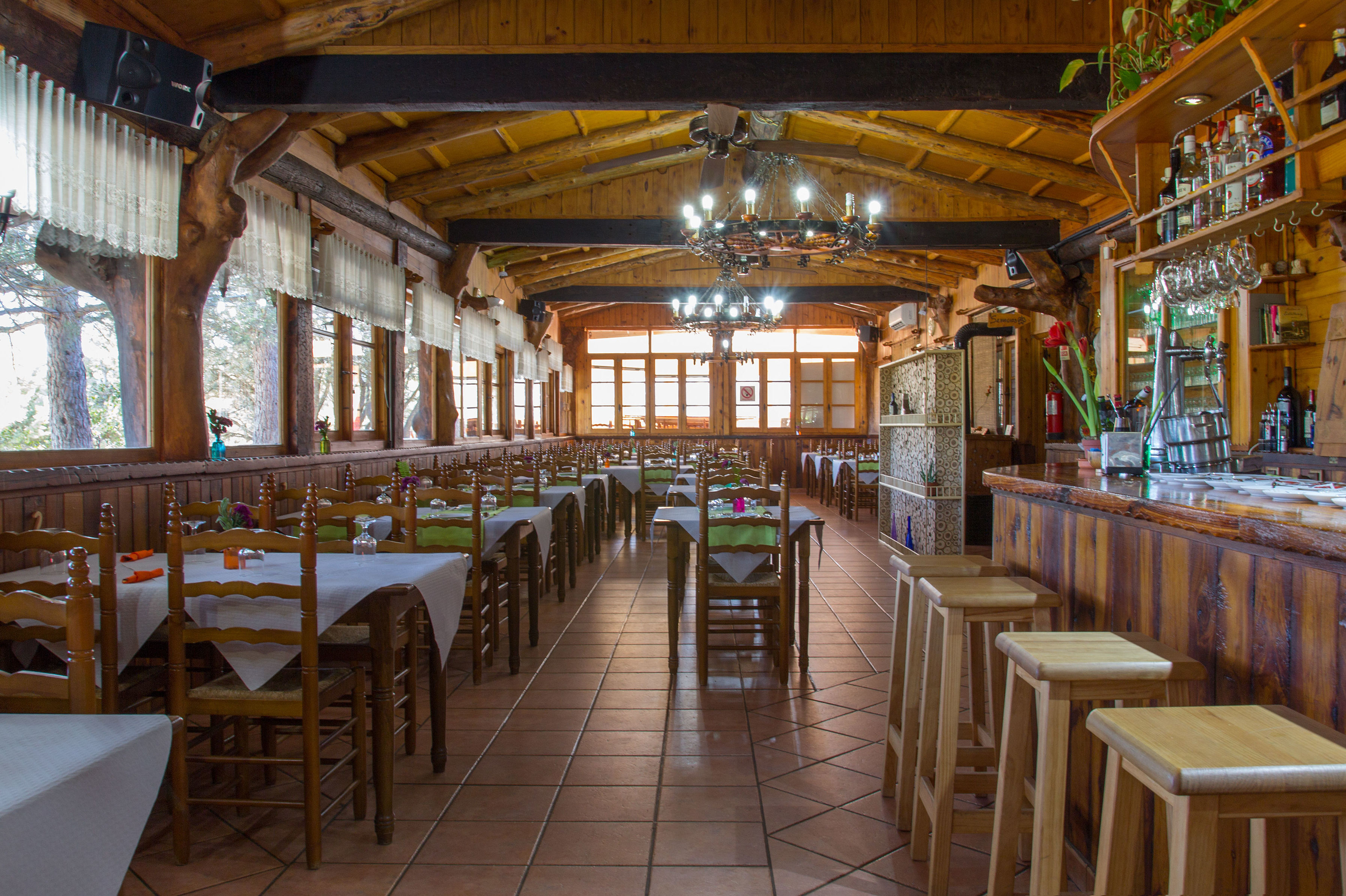 Restaurante de cocina casera tradicional en Navalón, Enguera, Valencia