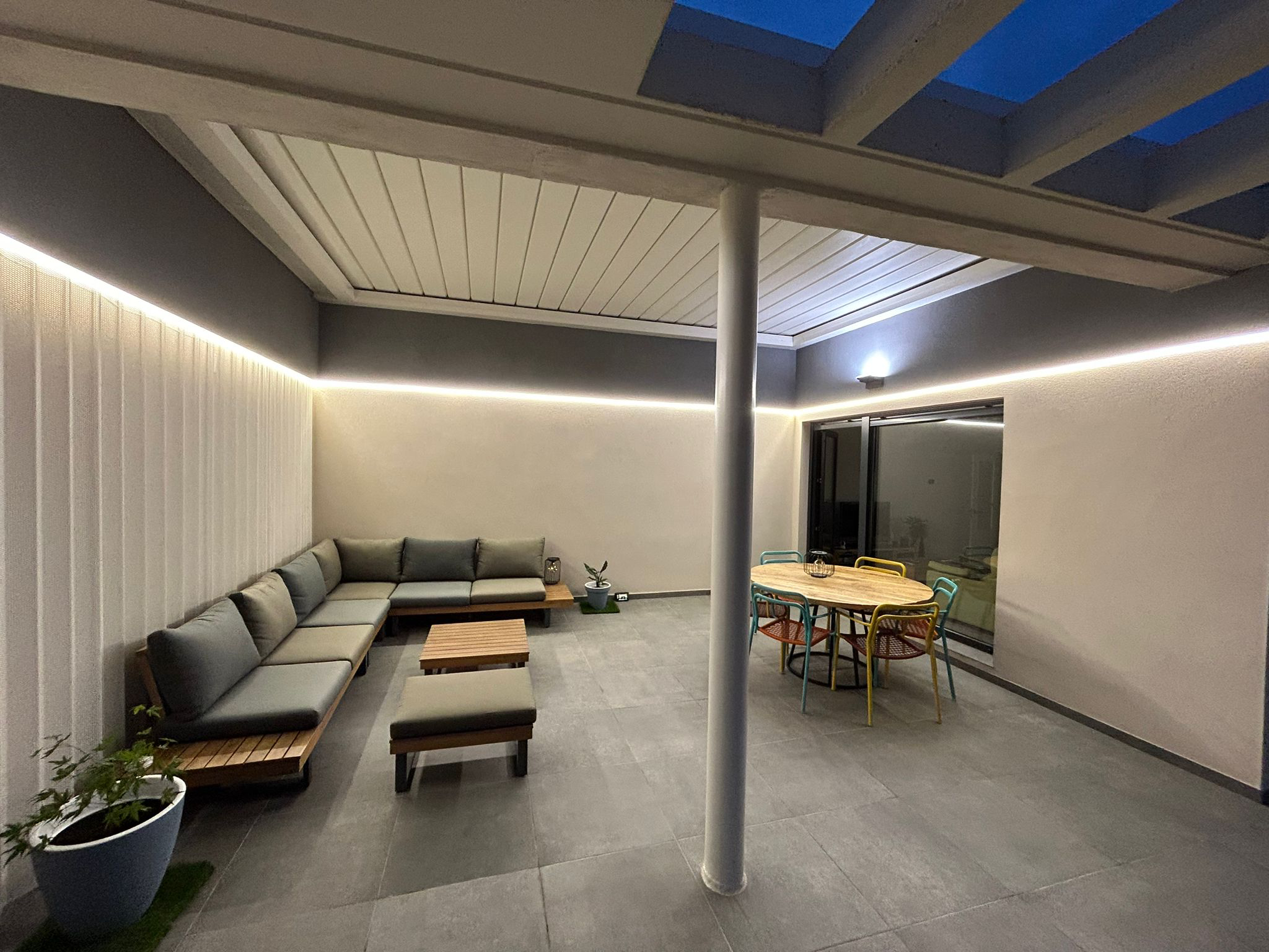 Pérgolas bioclimáticas retráctiles: Productos y Servicios de Alfa instaladores : Toldos Cortinas De Cristal Bioclimatica Techos Móviles Y Fijos Pérgolas bioclimáticas retráctiles: Productos y Servicios de Alfa instaladores : Toldos Cortinas De Cristal Bioclimatica Techos Móviles Y Fijos