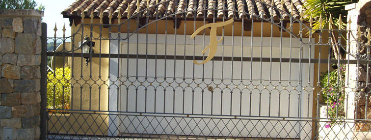 PUERTAS DE HIERRO: Productos y servicios de Maxwell PUERTAS DE HIERRO: Productos y servicios de Maxwell