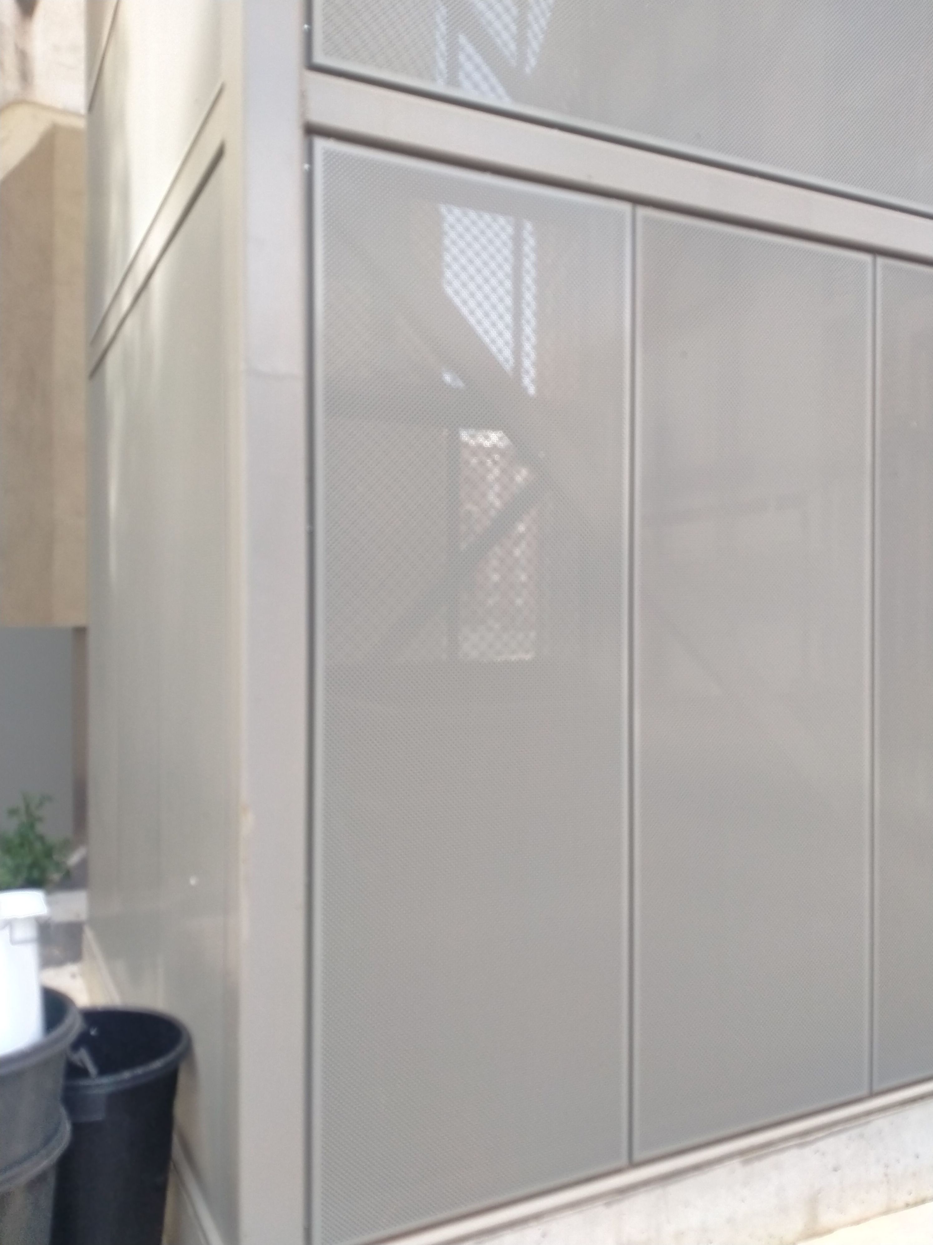 Cerramiento chapa micro perforada lacada Cerramiento chapa micro perforada lacada