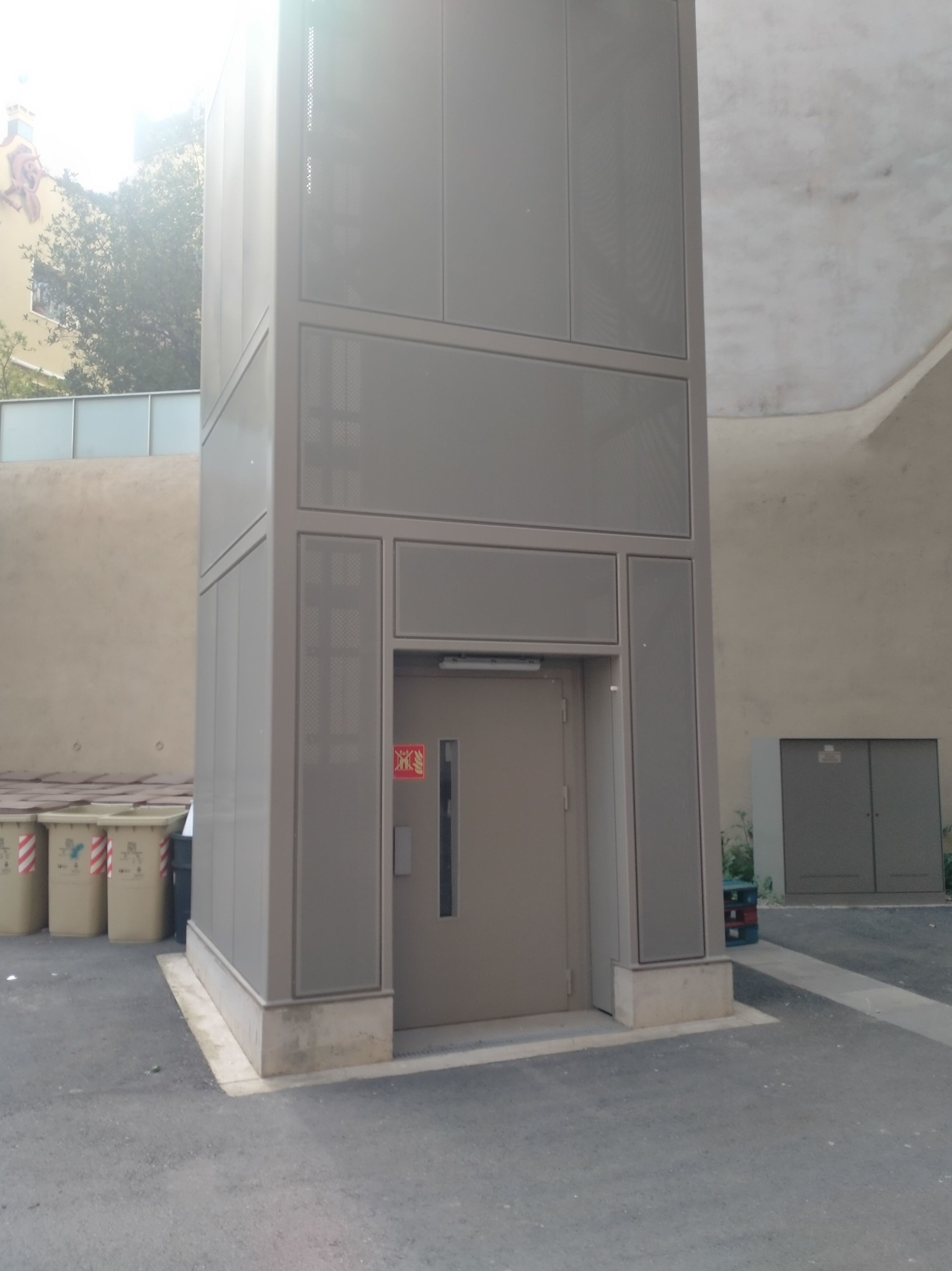 Estructura metalica para Montacargas con pasarela Plaza toros Tarragona.: Trabajos realizados de Global Metall, S.C.P. Estructura metalica para Montacargas con pasarela Plaza toros Tarragona.: Trabajos realizados de Global Metall, S.C.P.