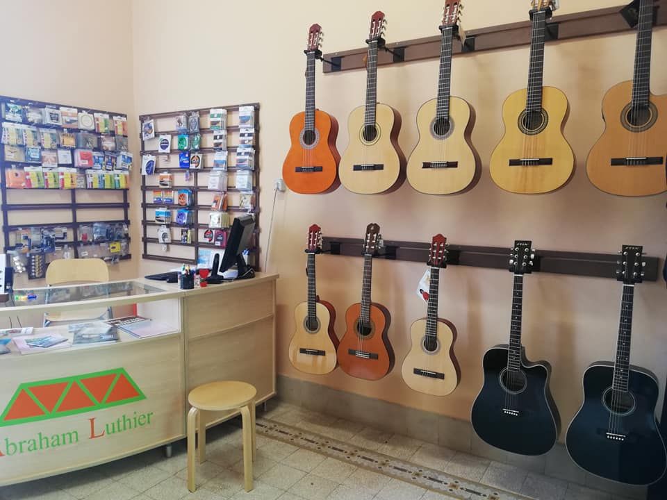 Tienda de instrumentos y accesorios para el músico: Espacio Cultural de Los Menceyatos Tienda de instrumentos y accesorios para el músico: Espacio Cultural de Los Menceyatos