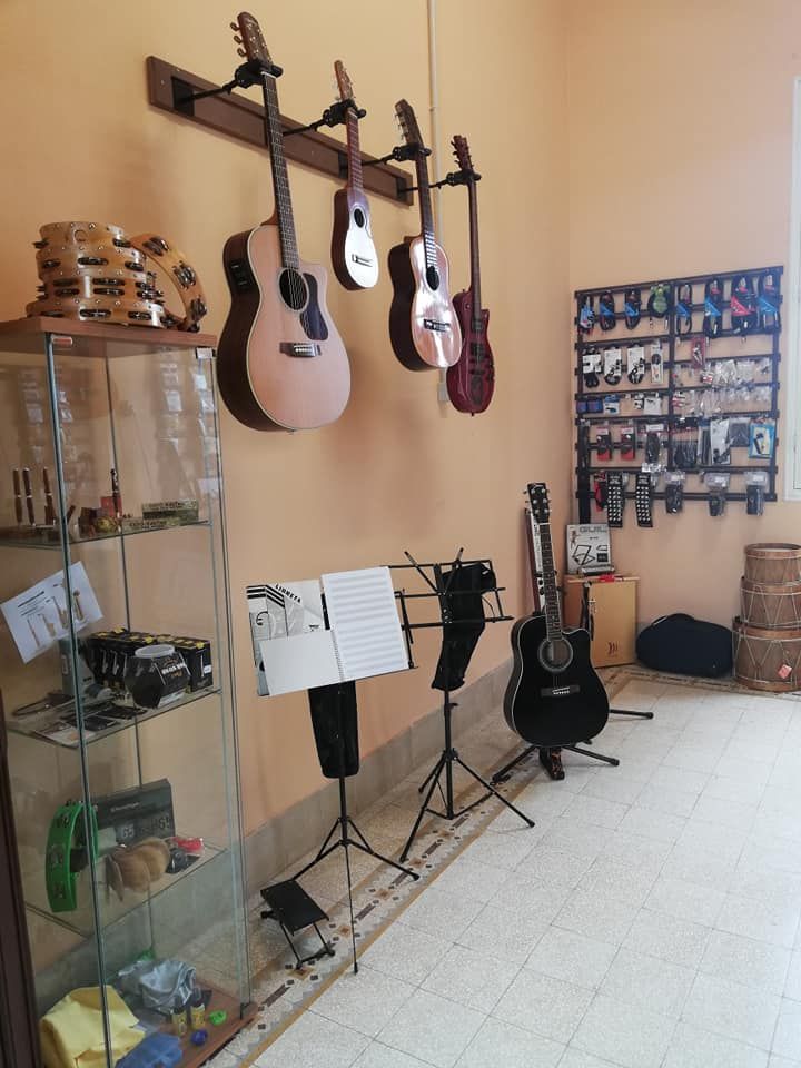 Tienda de instrumentos y accesorios para el músico: Espacio Cultural de Los Menceyatos Tienda de instrumentos y accesorios para el músico: Espacio Cultural de Los Menceyatos
