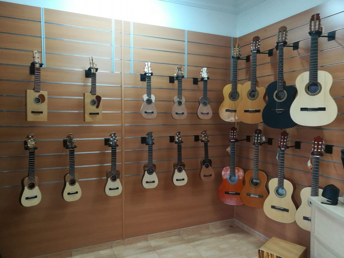Tienda de instrumentos y accesorios para el músico: Espacio Cultural de Los Menceyatos Tienda de instrumentos y accesorios para el músico: Espacio Cultural de Los Menceyatos