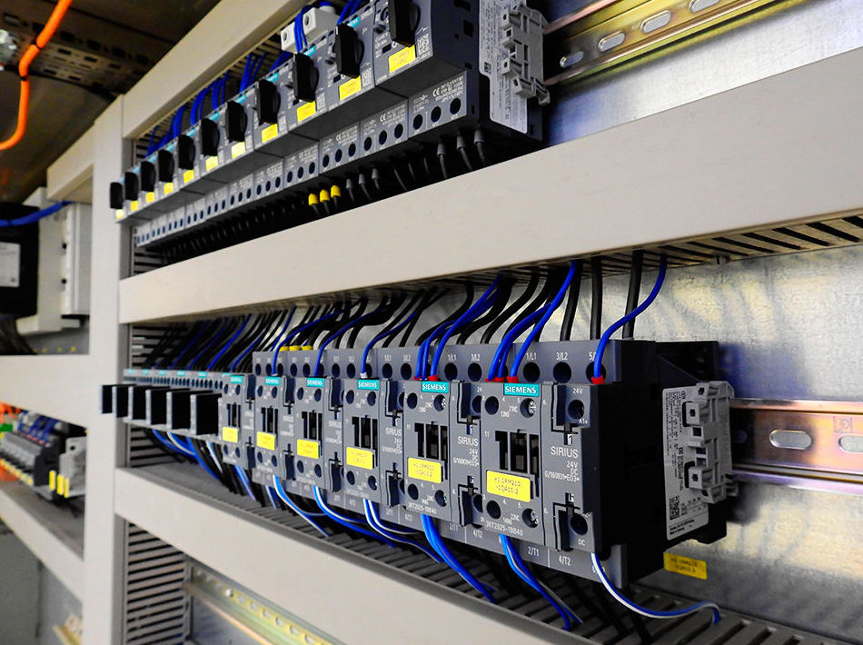 Instalación eléctrica de protecciones y fuerza. Instalación eléctrica de protecciones y fuerza.