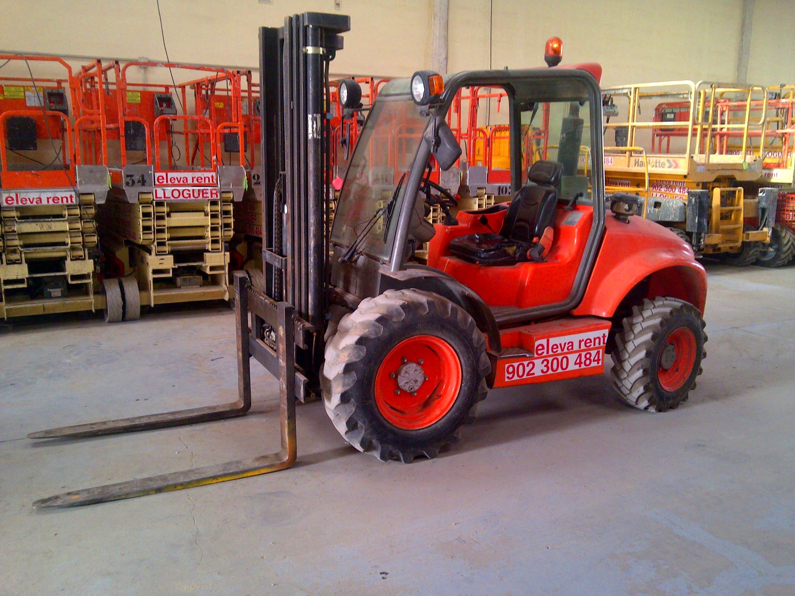 AUSA 4X4 2.500 KG.: Catálogo de Eleva Rent AUSA 4X4 2.500 KG.: Catálogo de Eleva Rent