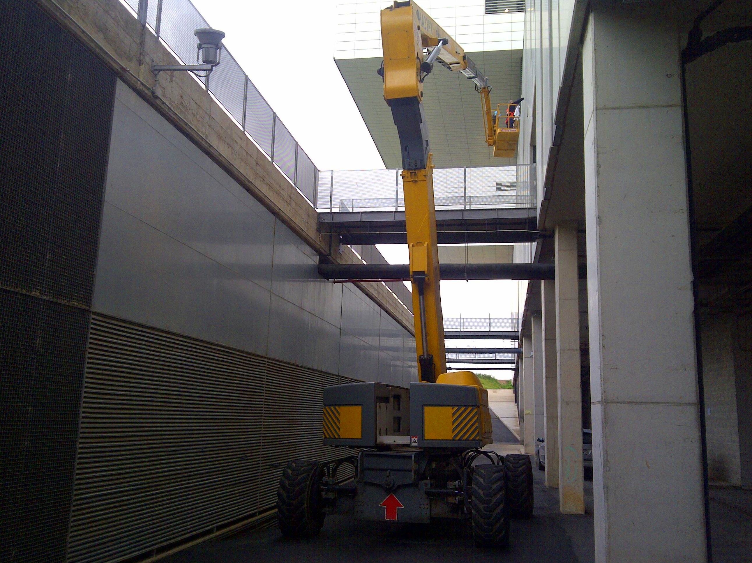 BRAZO ARTICULADO DIESEL 32 M.: Catálogo de Eleva Rent BRAZO ARTICULADO DIESEL 32 M.: Catálogo de Eleva Rent
