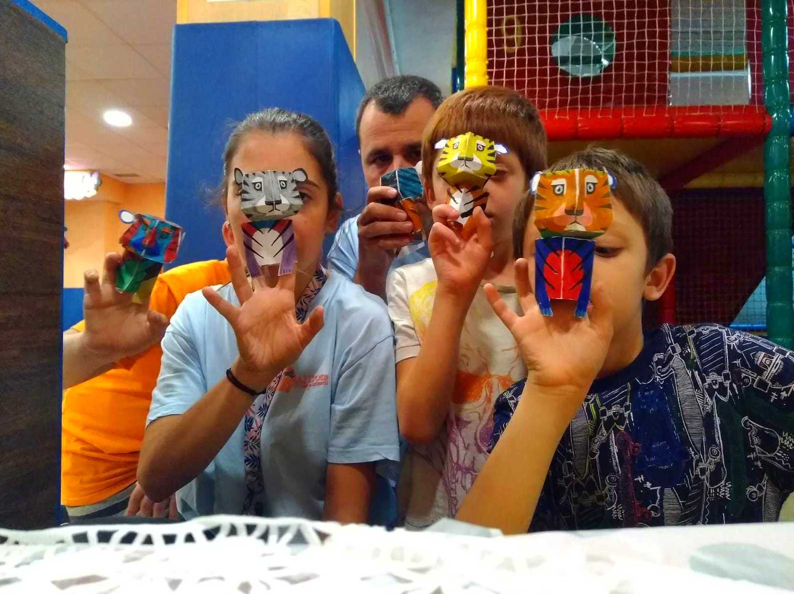 DÍAS SIN COLE: NUESTROS SERVICIOS de AL TROTE ZONA INFANTIL DÍAS SIN COLE: NUESTROS SERVICIOS de AL TROTE ZONA INFANTIL