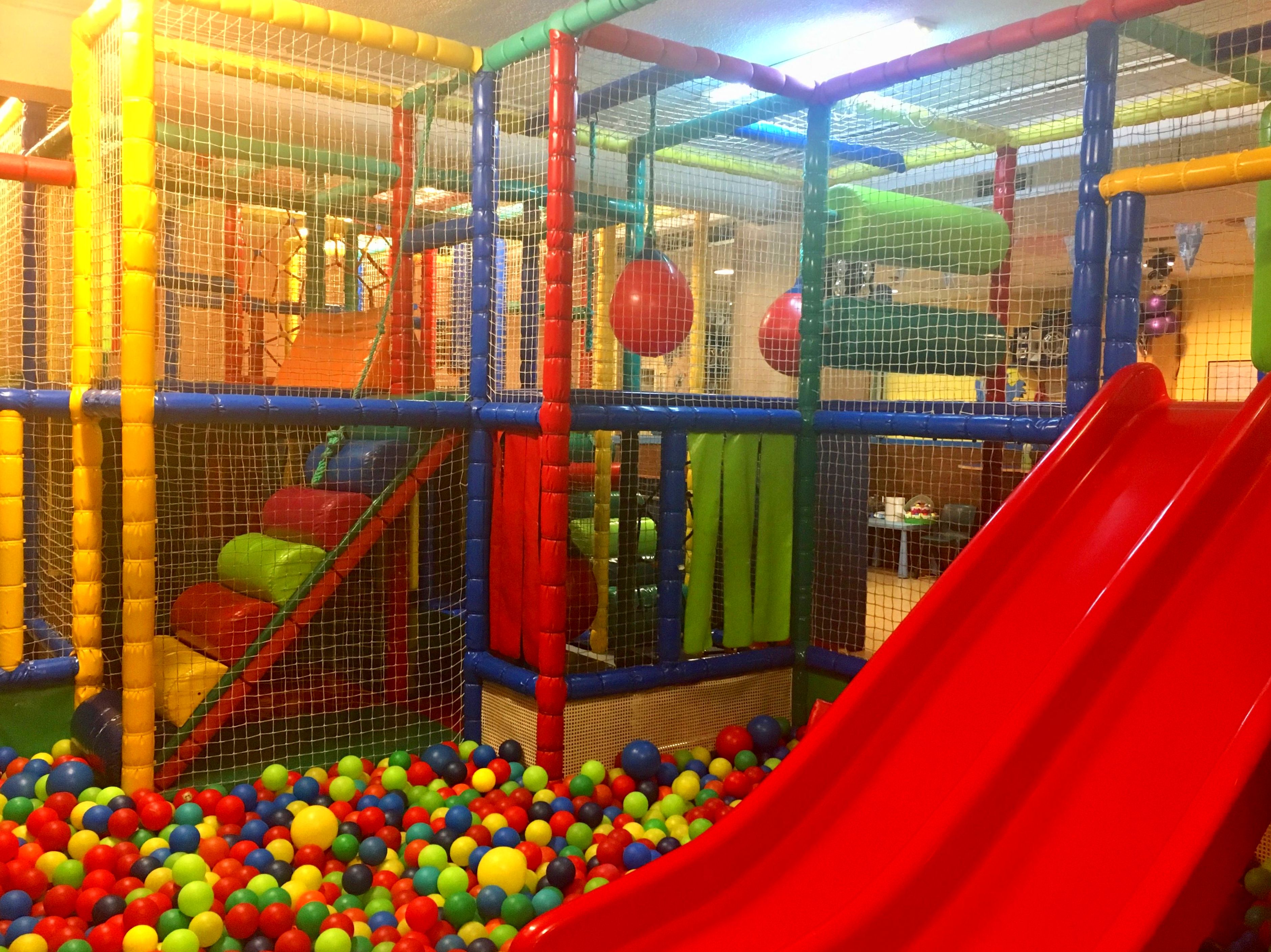 FIESTAS EN NUESTRO PROPIO LOCAL: NUESTROS SERVICIOS de AL TROTE ZONA INFANTIL FIESTAS EN NUESTRO PROPIO LOCAL: NUESTROS SERVICIOS de AL TROTE ZONA INFANTIL