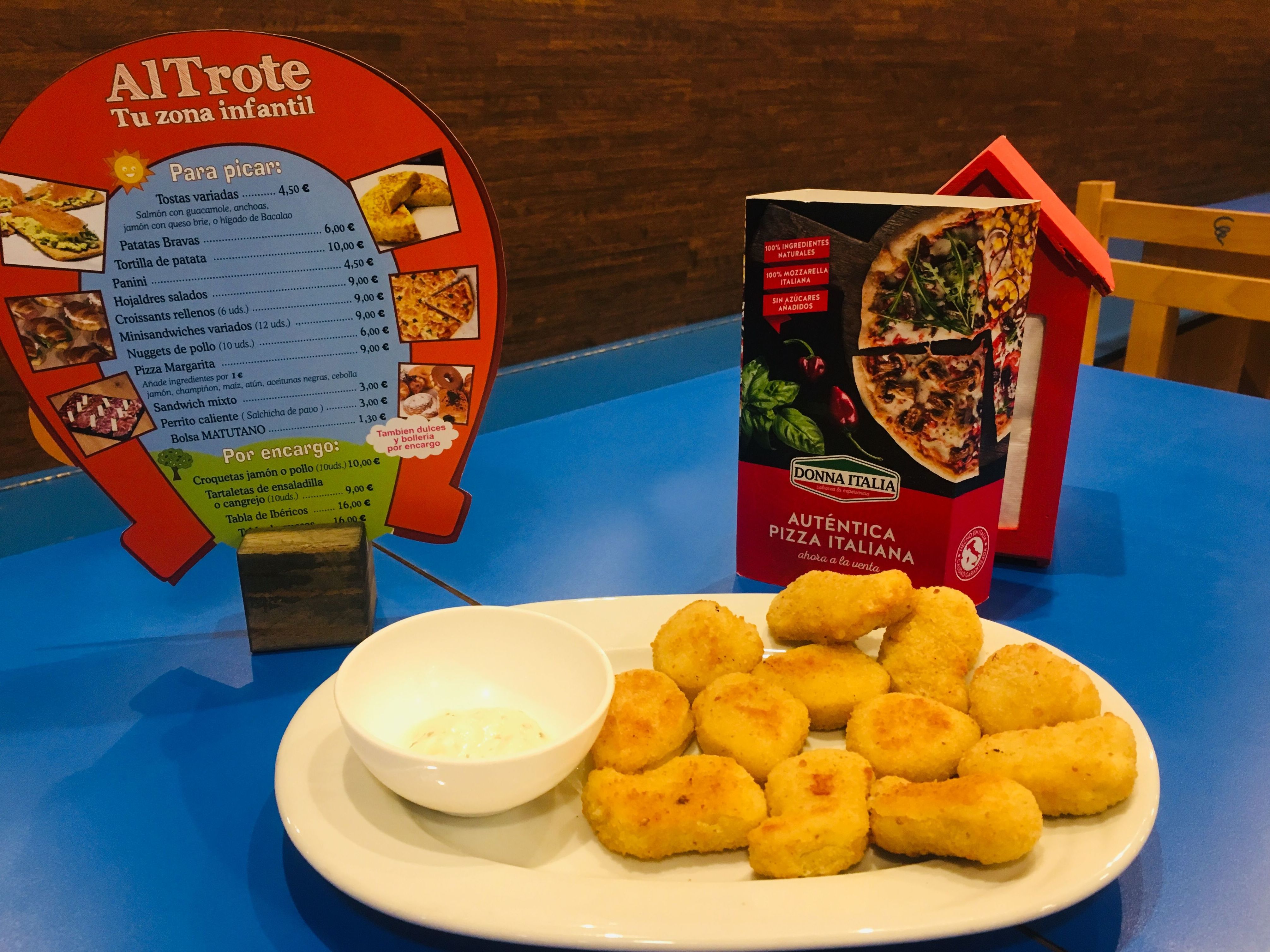 SERVICIO DE CAFETERÍA PARA PADRES: NUESTROS SERVICIOS de AL TROTE ZONA INFANTIL SERVICIO DE CAFETERÍA PARA PADRES: NUESTROS SERVICIOS de AL TROTE ZONA INFANTIL