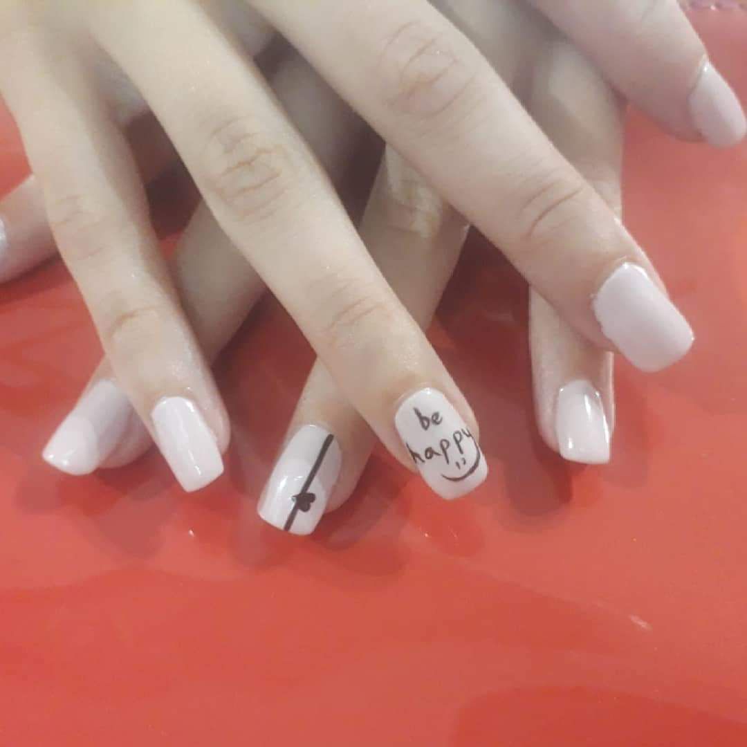 Manicura y pedicura: Tratamientos de Salvia Belleza y Salud Manicura y pedicura: Tratamientos de Salvia Belleza y Salud