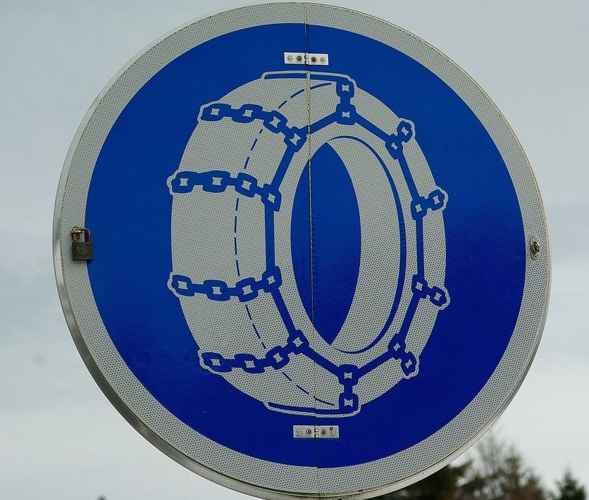 Cadenas de nieve : ¿Qué hacemos? de Garaje Rípodas Cadenas de nieve : ¿Qué hacemos? de Garaje Rípodas