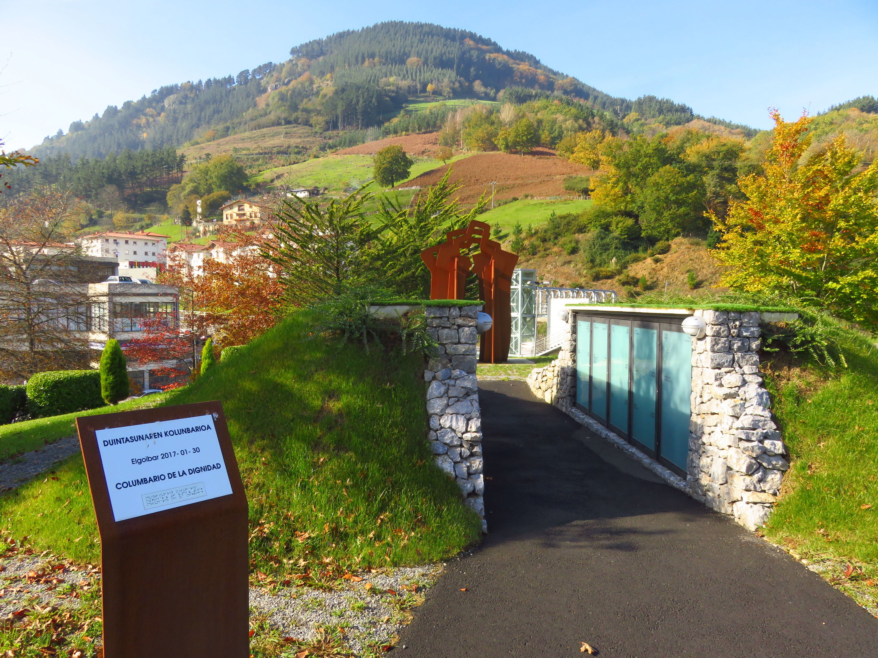COLUMBARIO DE LA DIGNIDAD, Elgoibar / ELGOIBARKO DUINTASUNAREN KOLUNBARIOA, GOGORA+Elgoibarko Udala. Proyecto+Dirección. COLUMBARIO DE LA DIGNIDAD, Elgoibar / ELGOIBARKO DUINTASUNAREN KOLUNBARIOA, GOGORA+Elgoibarko Udala. Proyecto+Dirección.