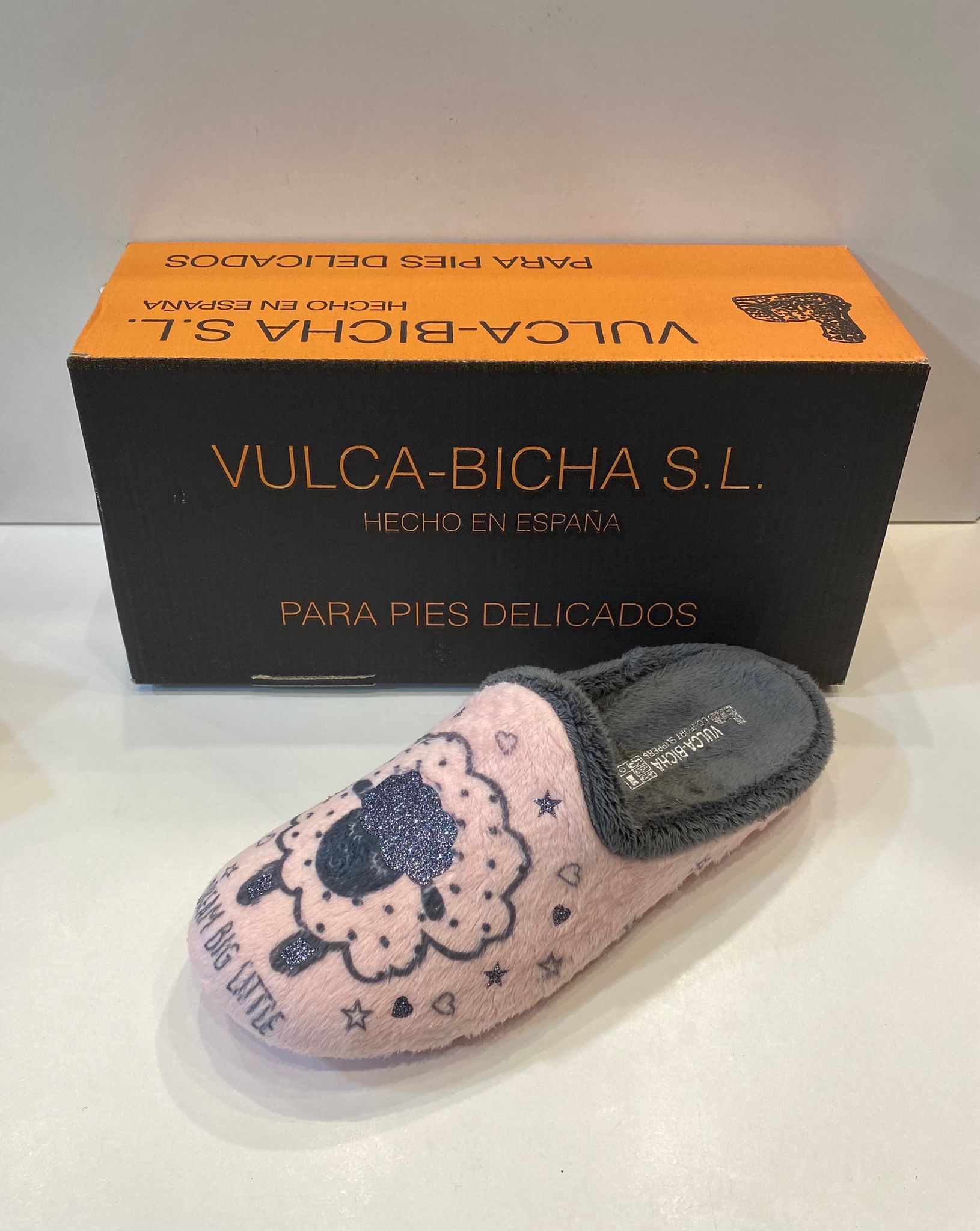 Espardenya de dona, de la marca Vulca-Bicha: Catálogo de Calçats Llinàs Espardenya de dona, de la marca Vulca-Bicha: Catálogo de Calçats Llinàs