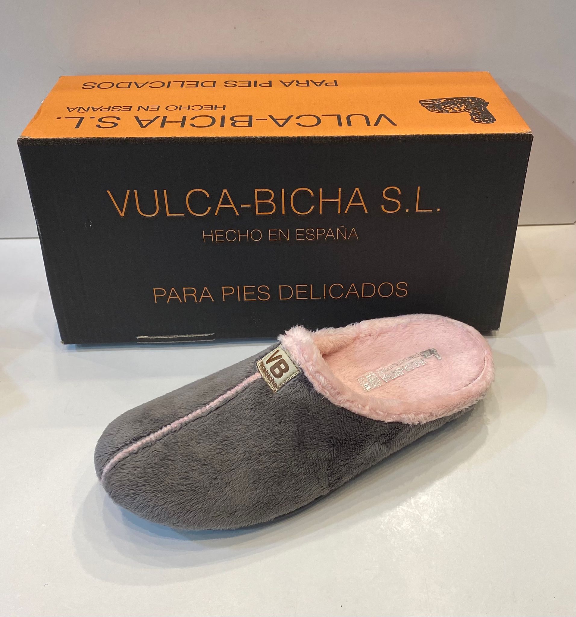 Espardenya de dona, de la marca Vulca-Bicha: Catálogo de Calçats Llinàs Espardenya de dona, de la marca Vulca-Bicha: Catálogo de Calçats Llinàs