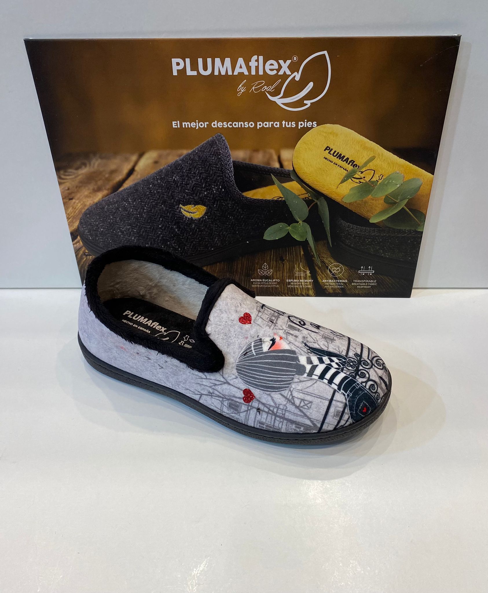 Espardenya tapada de dona, de la marca Pluma Flex: Catálogo de Calçats Llinàs Espardenya tapada de dona, de la marca Pluma Flex: Catálogo de Calçats Llinàs