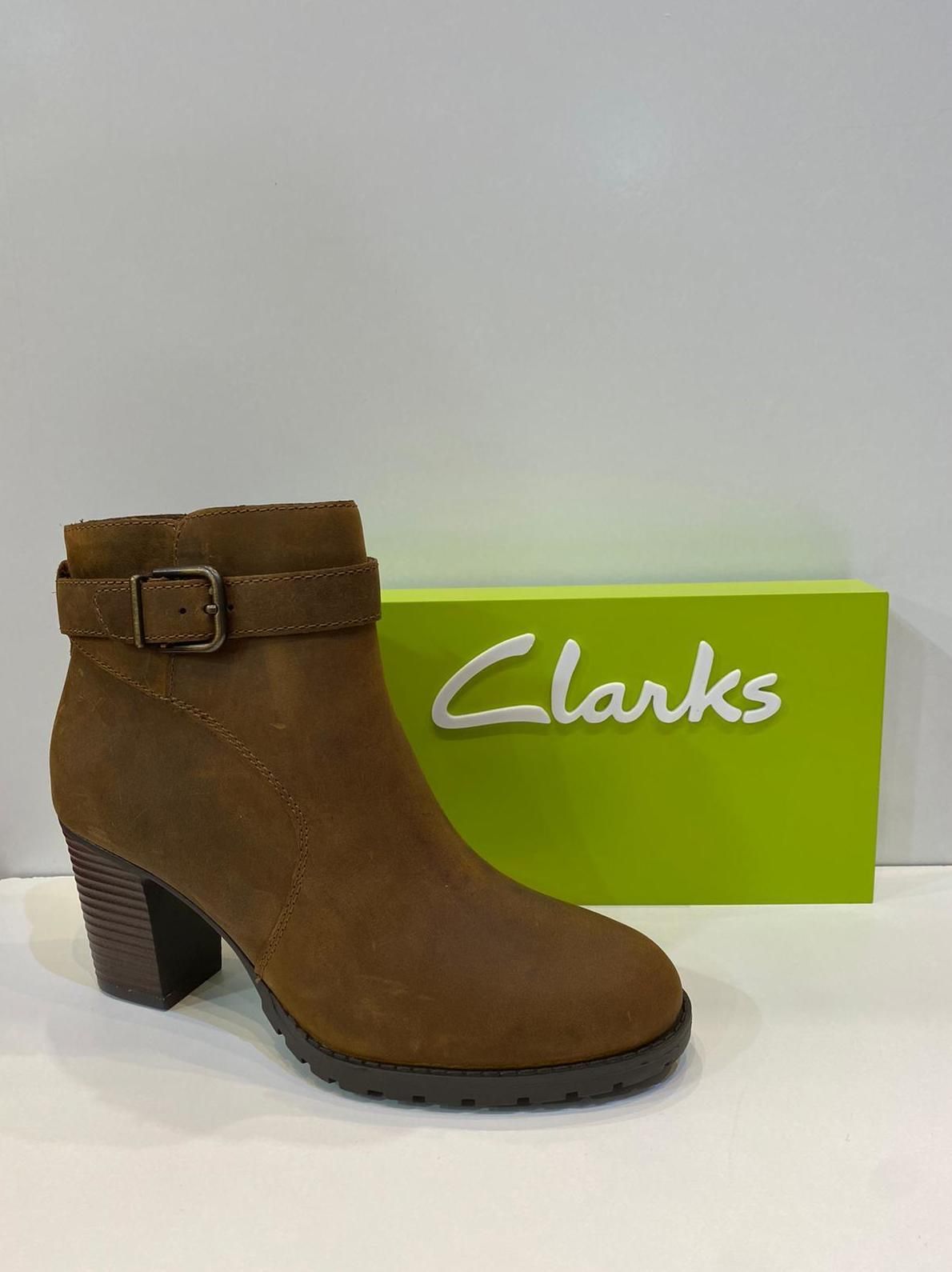 Botí de dona, de la marca Clarks: Catálogo de Calçats Llinàs Botí de dona, de la marca Clarks: Catálogo de Calçats Llinàs