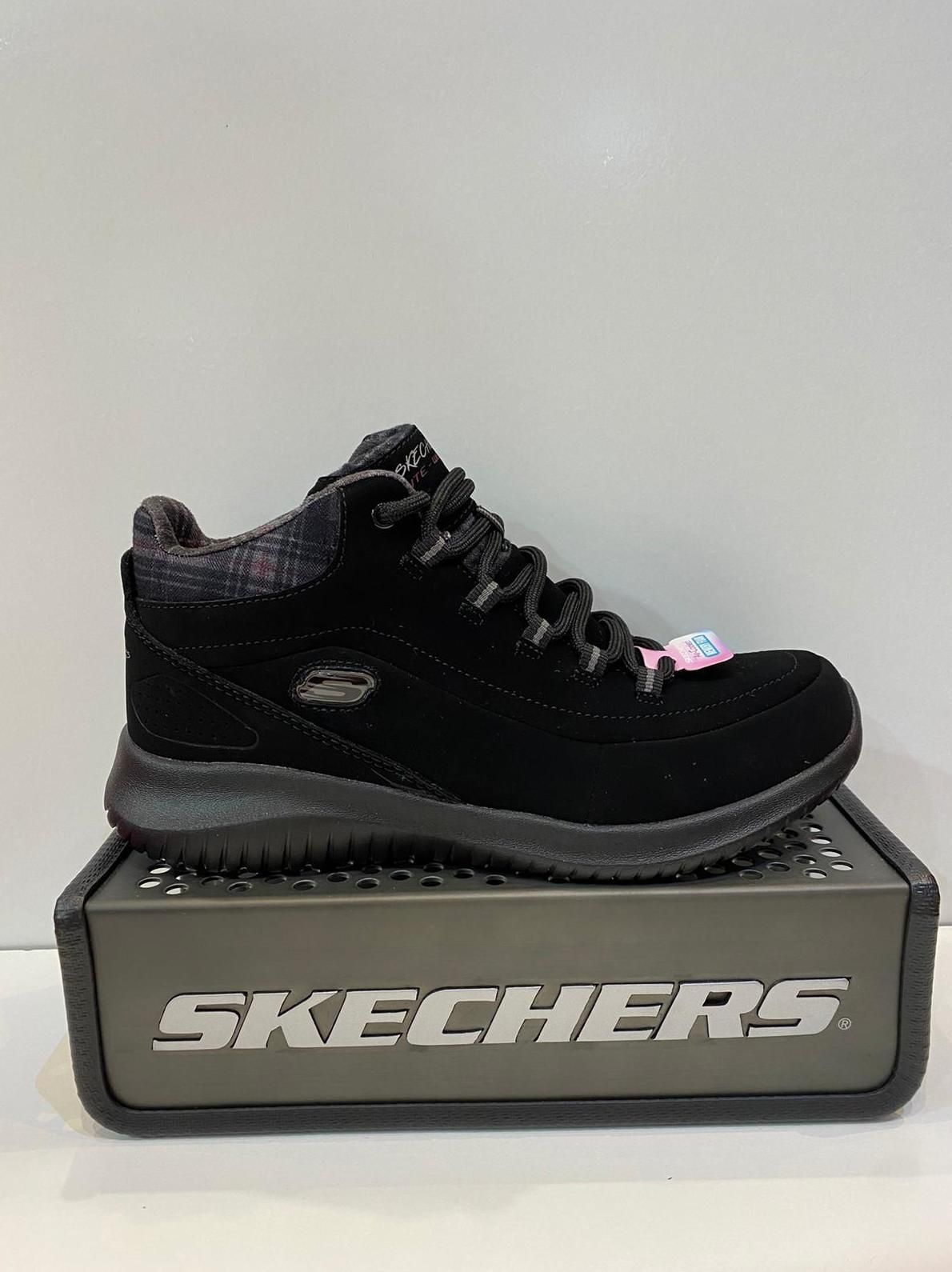 Botina esportiva de dona, de la marca Skechers: Catálogo de Calçats Llinàs Botina esportiva de dona, de la marca Skechers: Catálogo de Calçats Llinàs