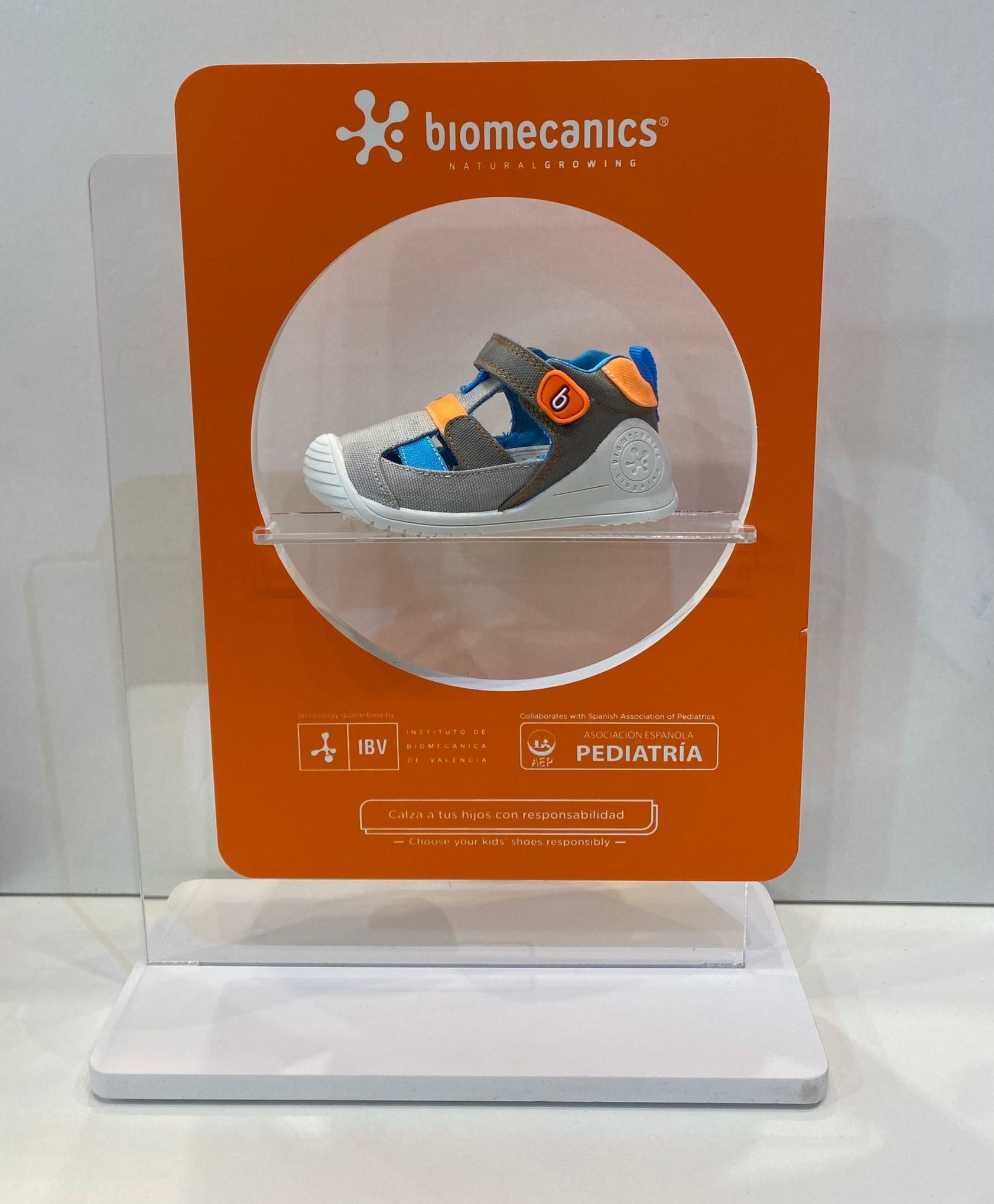 Sandàlia de nen, de la marca Biomecanics, adaptable a plantilles ortopèdiques, amb estabilitzador 35.90€