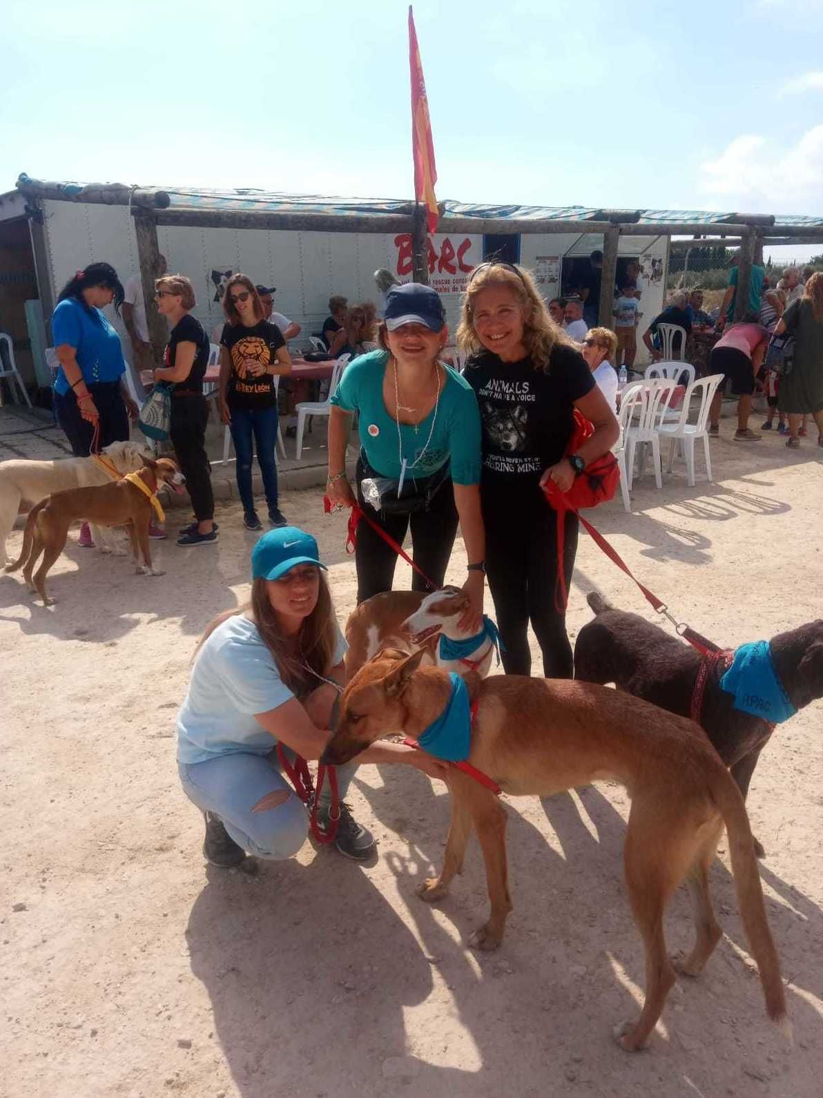 BARC WET NOSE DAY 2019 - APAC voluntarias Laia, Natascha y Reyes BARC WET NOSE DAY 2019 - APAC voluntarias Laia, Natascha y Reyes