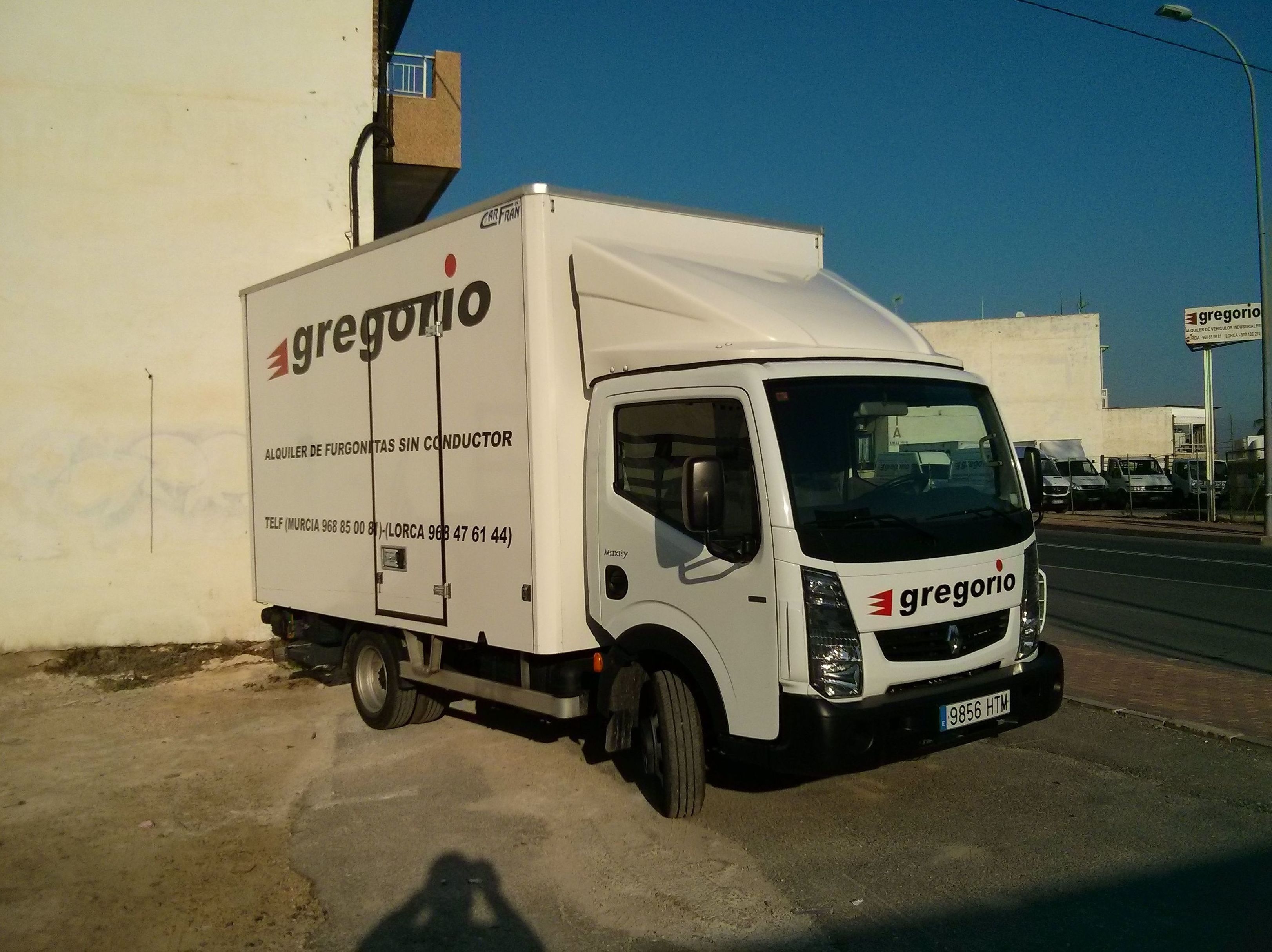 TRUNCKS WITH PLATFORM DOOR: Catalogue de Gregorio Rent of Vans without driver TRUNCKS WITH PLATFORM DOOR: Catalogue de Gregorio Rent of Vans without driver