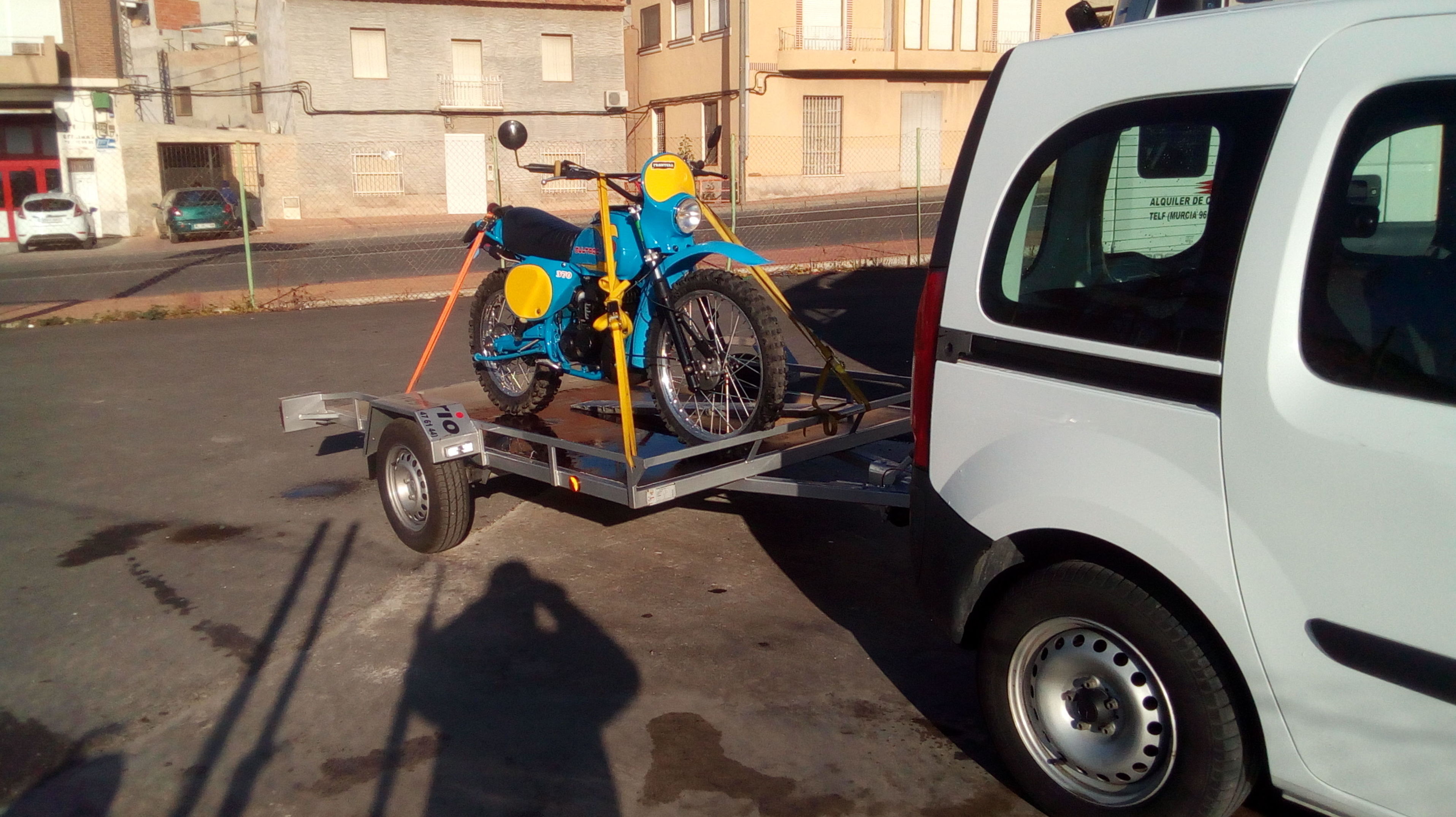 remolque para motos y quadt: Catálogo de Gregorio Alquiler de Furgonetas Sin Conductor remolque para motos y quadt: Catálogo de Gregorio Alquiler de Furgonetas Sin Conductor