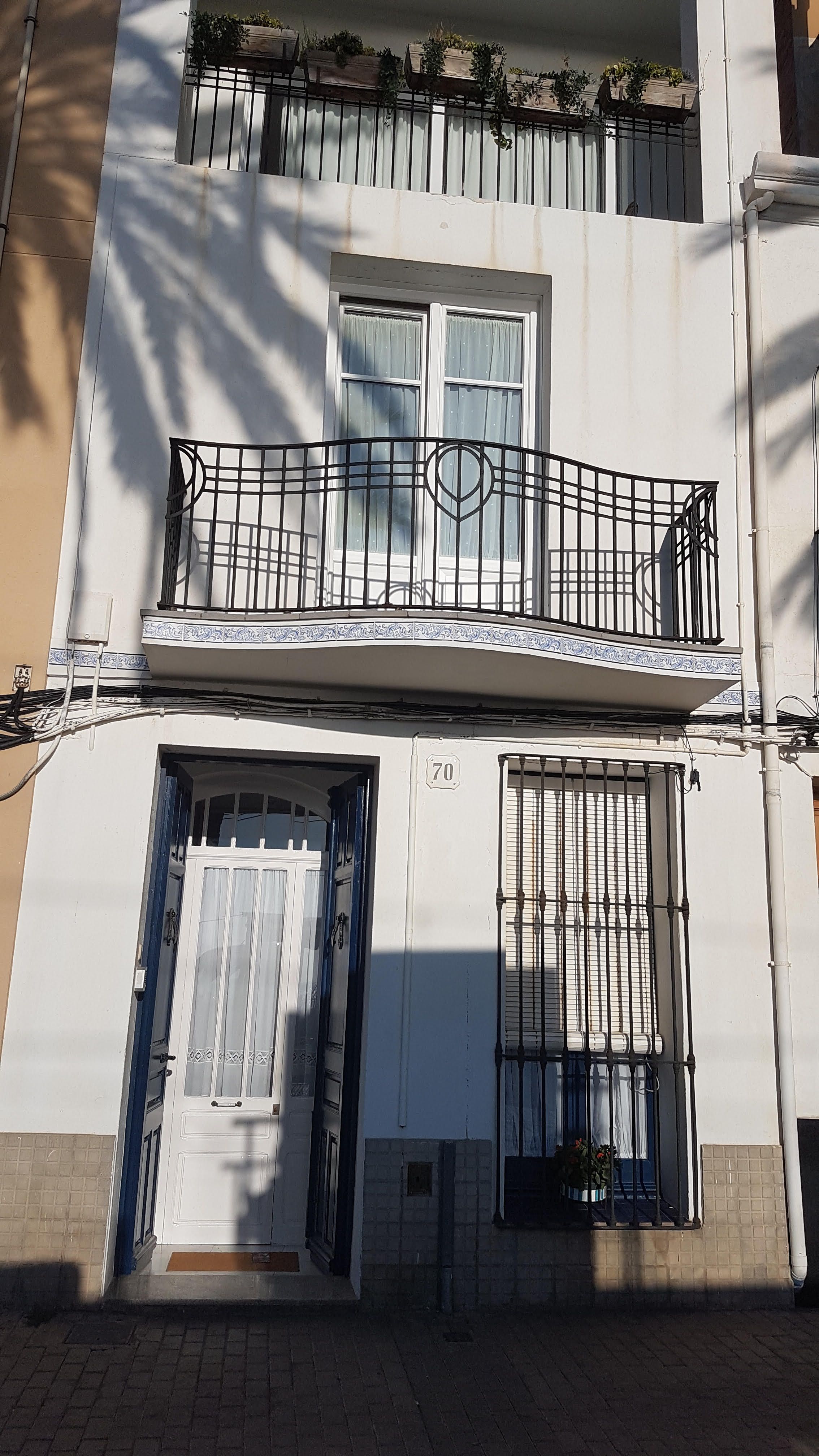 Balconera finstral con mallorquina de aluminio: Productos de Tancaments Finsar Balconera finstral con mallorquina de aluminio: Productos de Tancaments Finsar