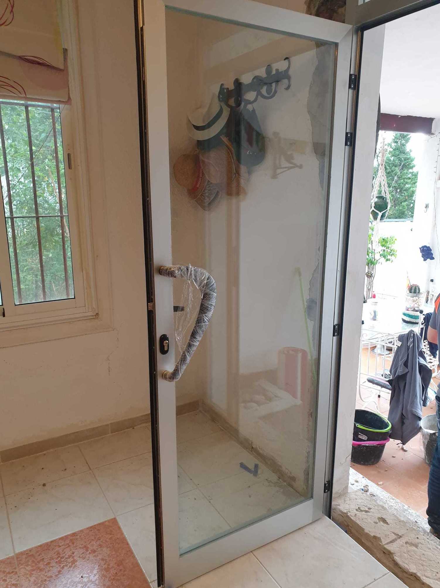 Puertas de aluminio: de EGS CERRAJEROS Puertas de aluminio: de EGS CERRAJEROS