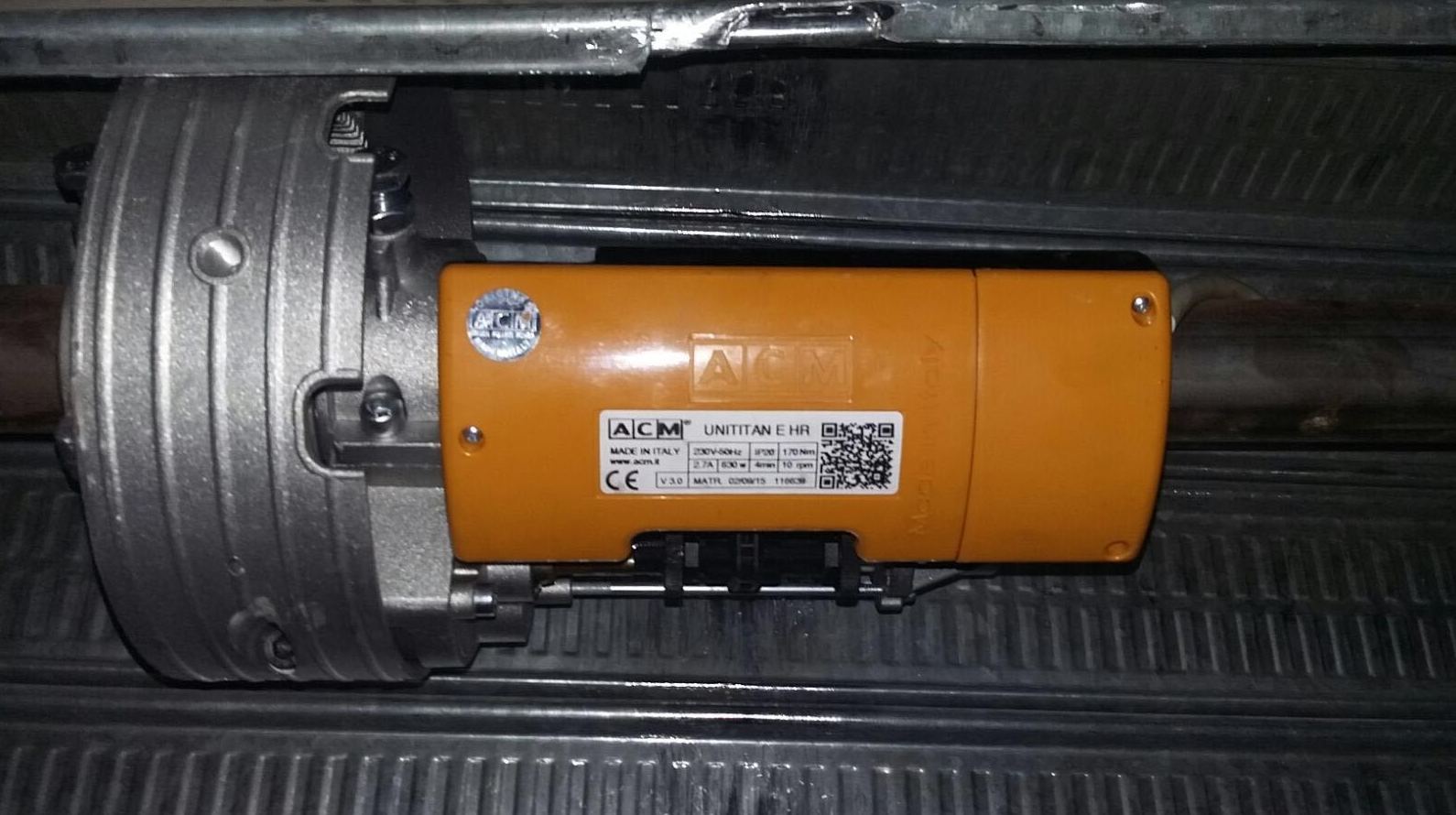 Motor de una persiana industrial, comercio Motor de una persiana industrial, comercio