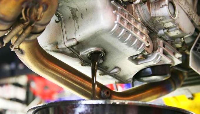 CAMBIO DE ACEITE Y FILTRO: LAVADO-MECANICA-ALQUILER FURGO de Tenaris Servicios Automoción CAMBIO DE ACEITE Y FILTRO: LAVADO-MECANICA-ALQUILER FURGO de Tenaris Servicios Automoción