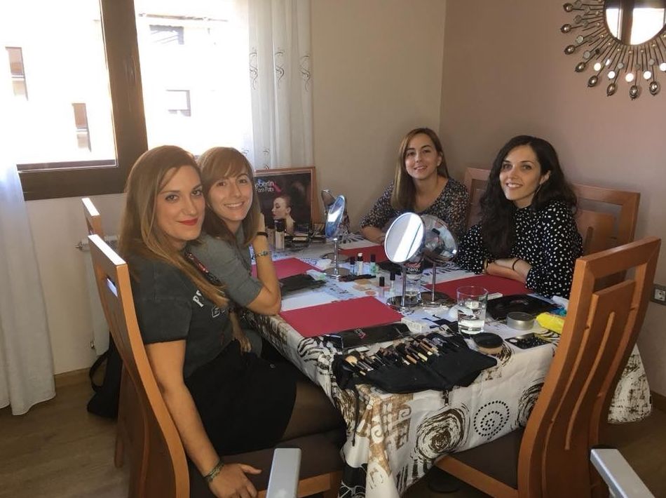 Make up Party a domicilio. Make up Party a domicilio.