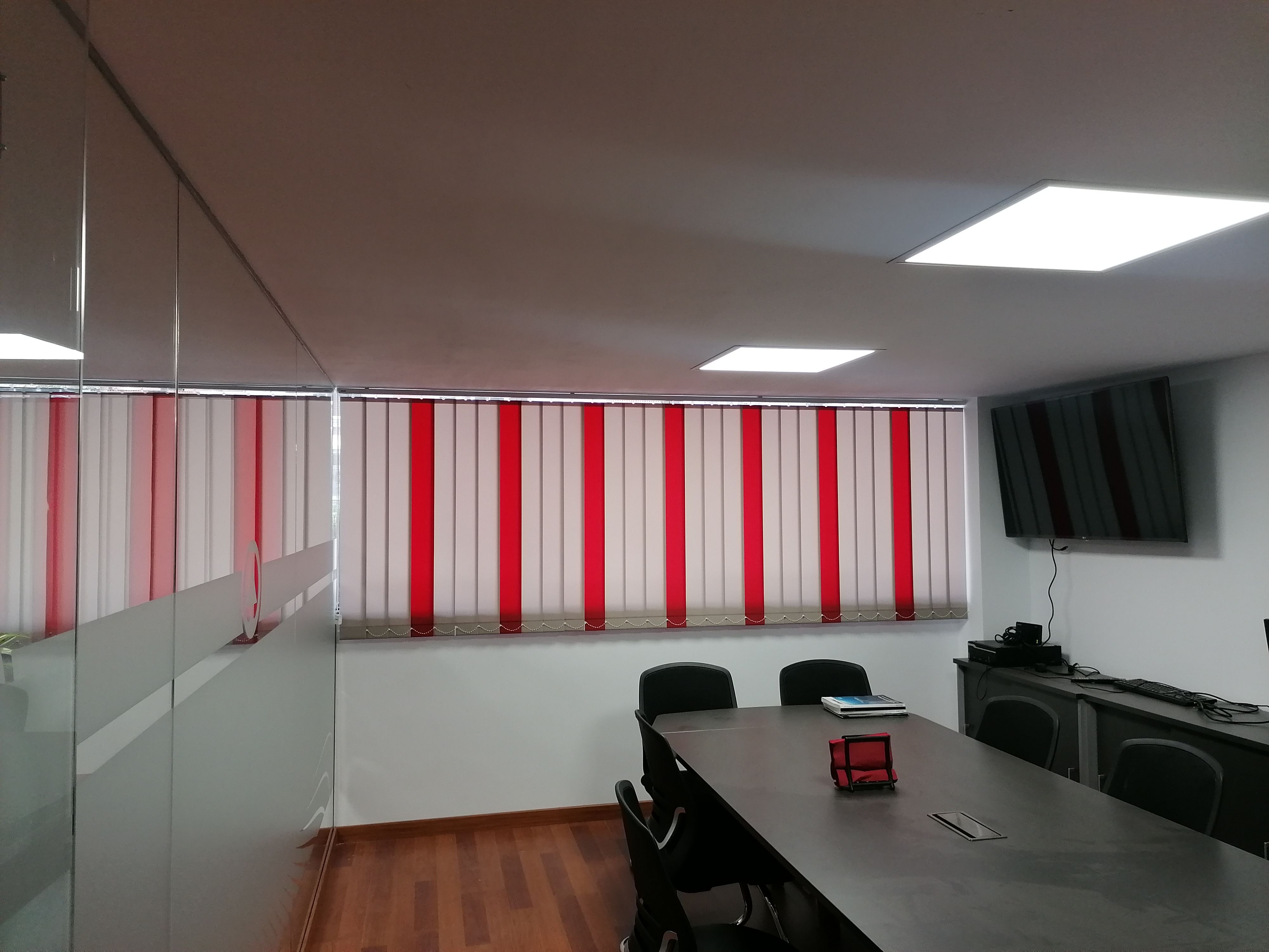 Venta e instalacion de persianas verticales: Servicios de Decopersiana Venta e instalacion de persianas verticales: Servicios de Decopersiana