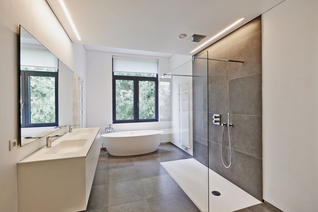 Venta de mamparas de baño y ventanas: Servicios de Decopersiana Venta de mamparas de baño y ventanas: Servicios de Decopersiana