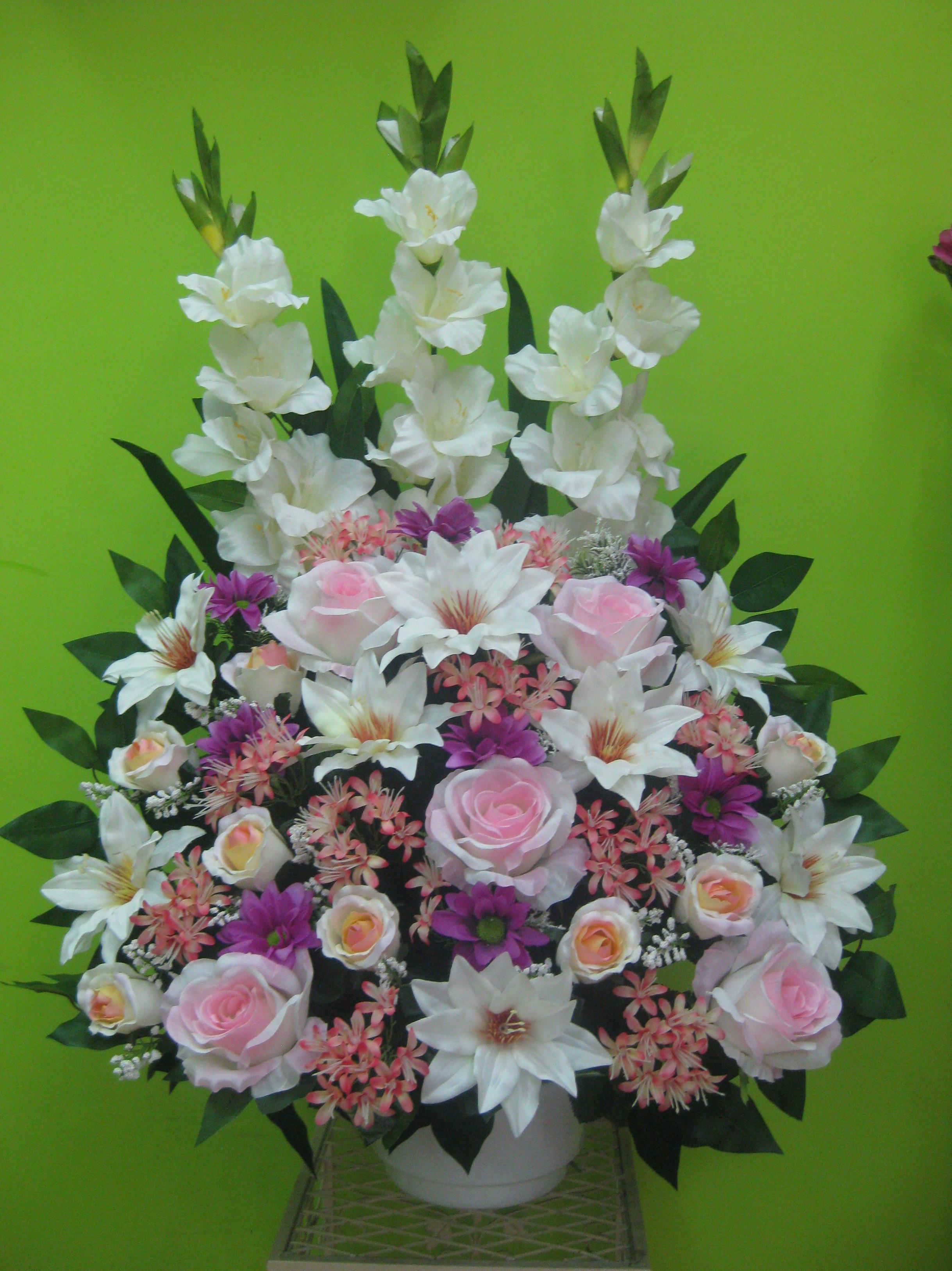 centroa artificial de gladiolos margaritas kalanchoe y rosas en Madrid centroa artificial de gladiolos margaritas kalanchoe y rosas en Madrid