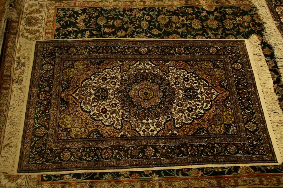 Limpeza de todo o tipo de tapetes artesanais: Serviços de Vitorino Paulo Lda Limpeza de todo o tipo de tapetes artesanais: Serviços de Vitorino Paulo Lda