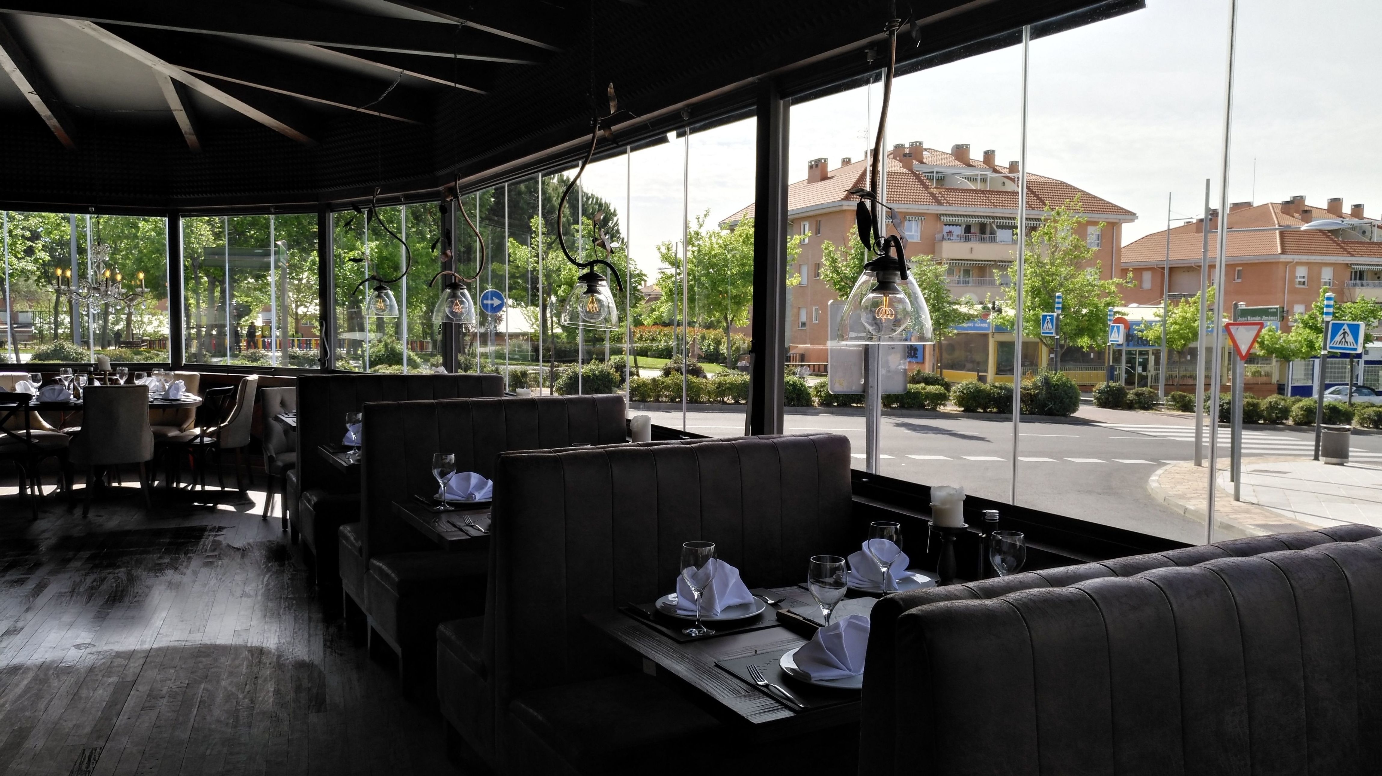 Cortinas de cristal para hostelería: Productos y Servicios de Aluminios Gamero Cortinas de cristal para hostelería: Productos y Servicios de Aluminios Gamero