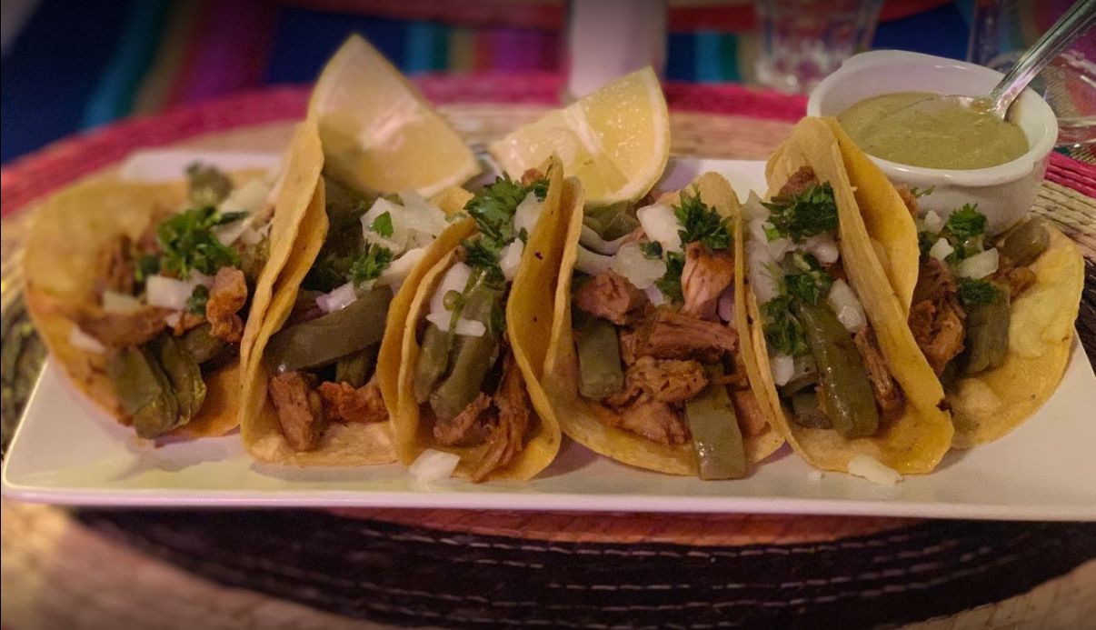 Tacos (4): de Taquería El Mariachi Tacos (4): de Taquería El Mariachi