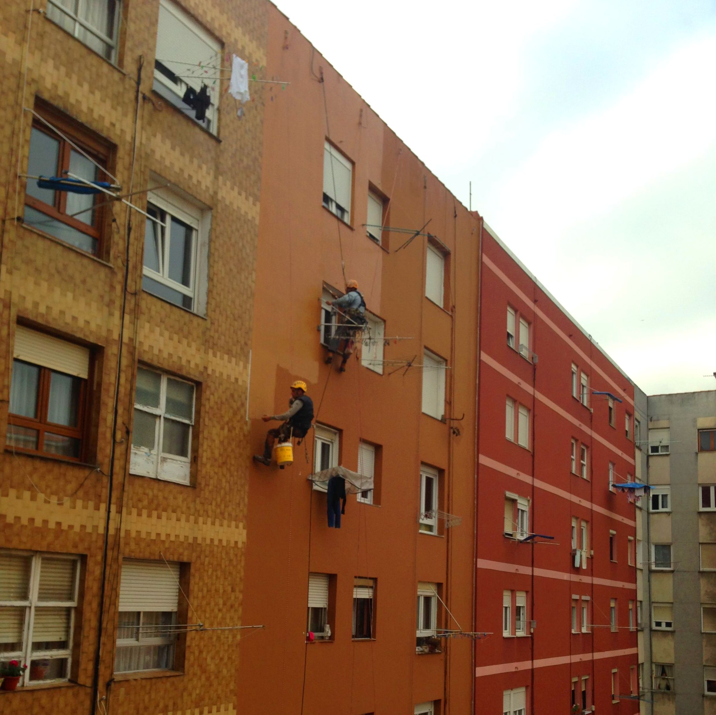 Pintores de fachadas en Santander trabajos verticales Pintores de fachadas en Santander trabajos verticales