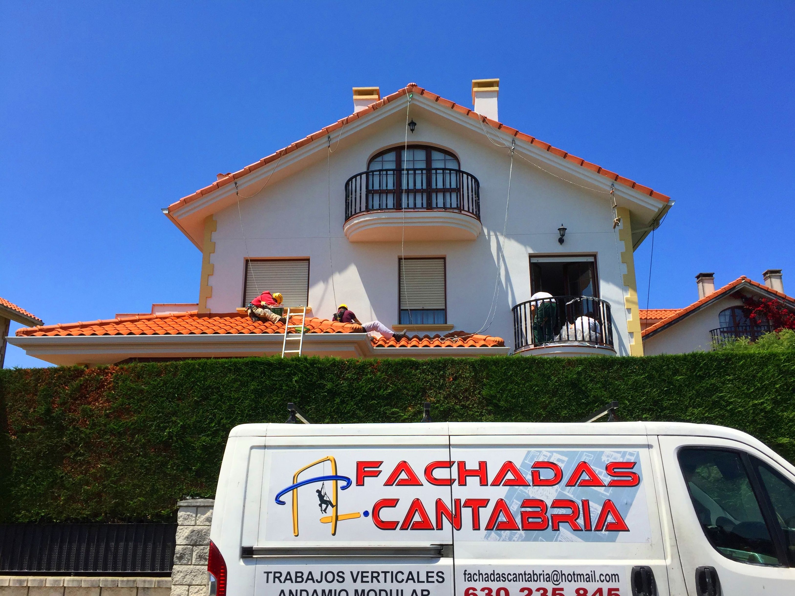 Rehabilitación de fachadas con corcho en Torrelavega.
