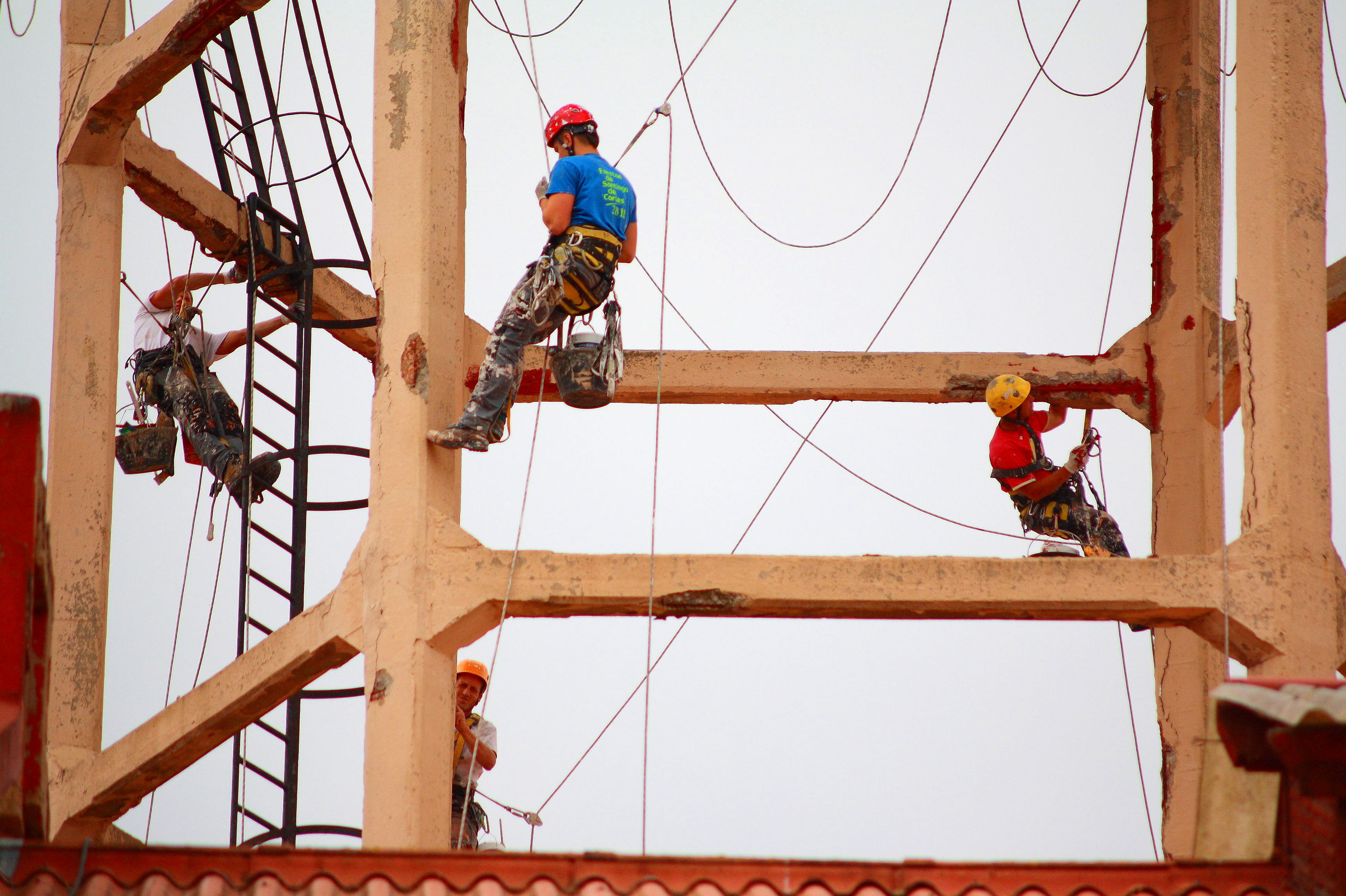 Trabajos verticales en Torrelavega. Mantenimiento de estructura de hormigón Trabajos verticales en Torrelavega. Mantenimiento de estructura de hormigón