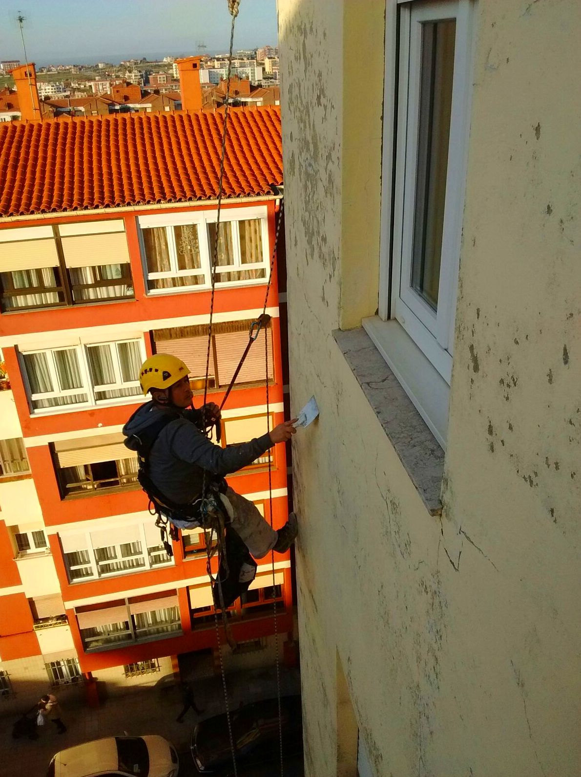 Preparación del soporte rascado y cepillado. Preparación del soporte rascado y cepillado.