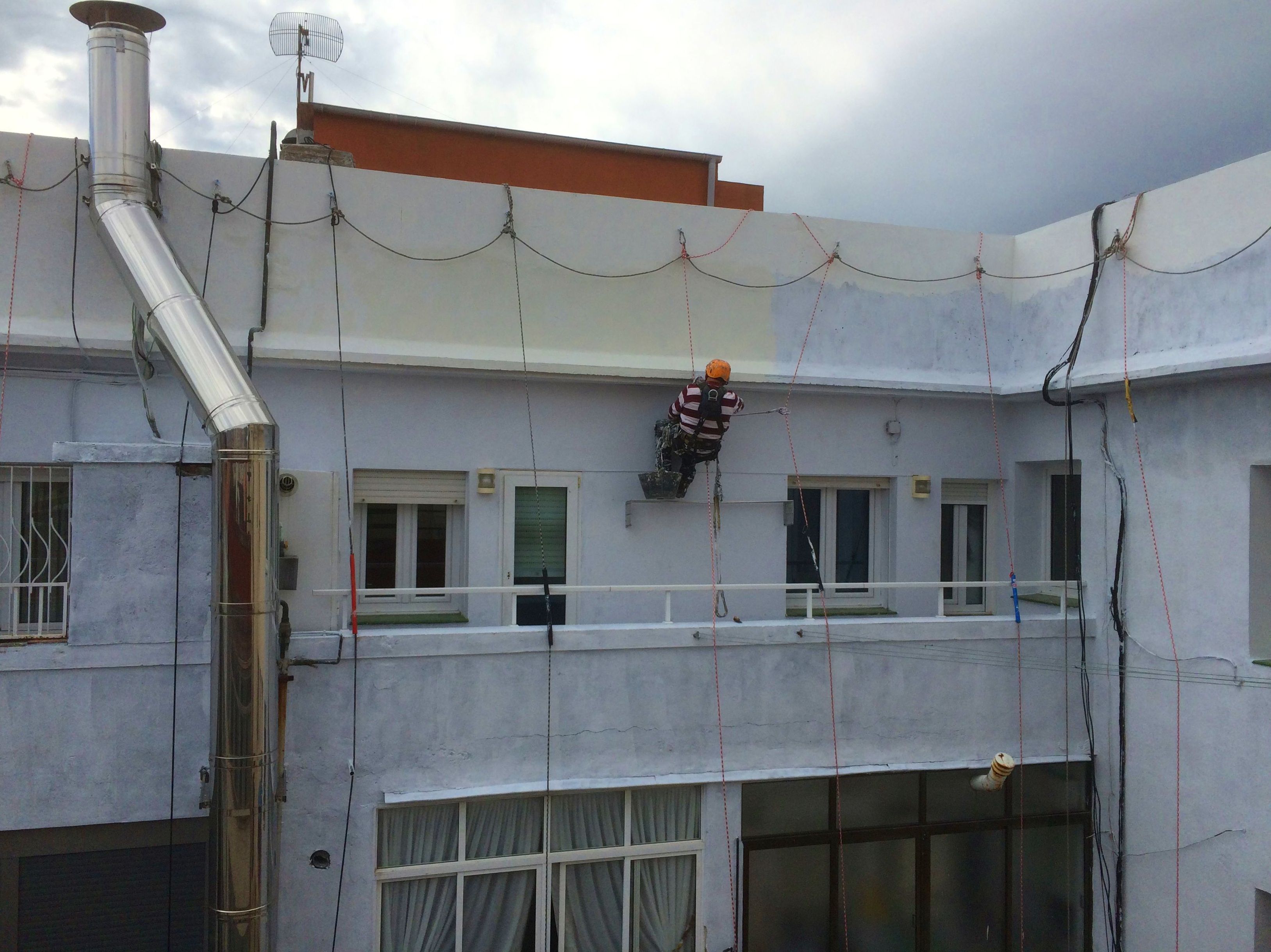 Rehabilitación y mantenimiento de fachadas con trabajos verticales Santander. Rehabilitación y mantenimiento de fachadas con trabajos verticales Santander.