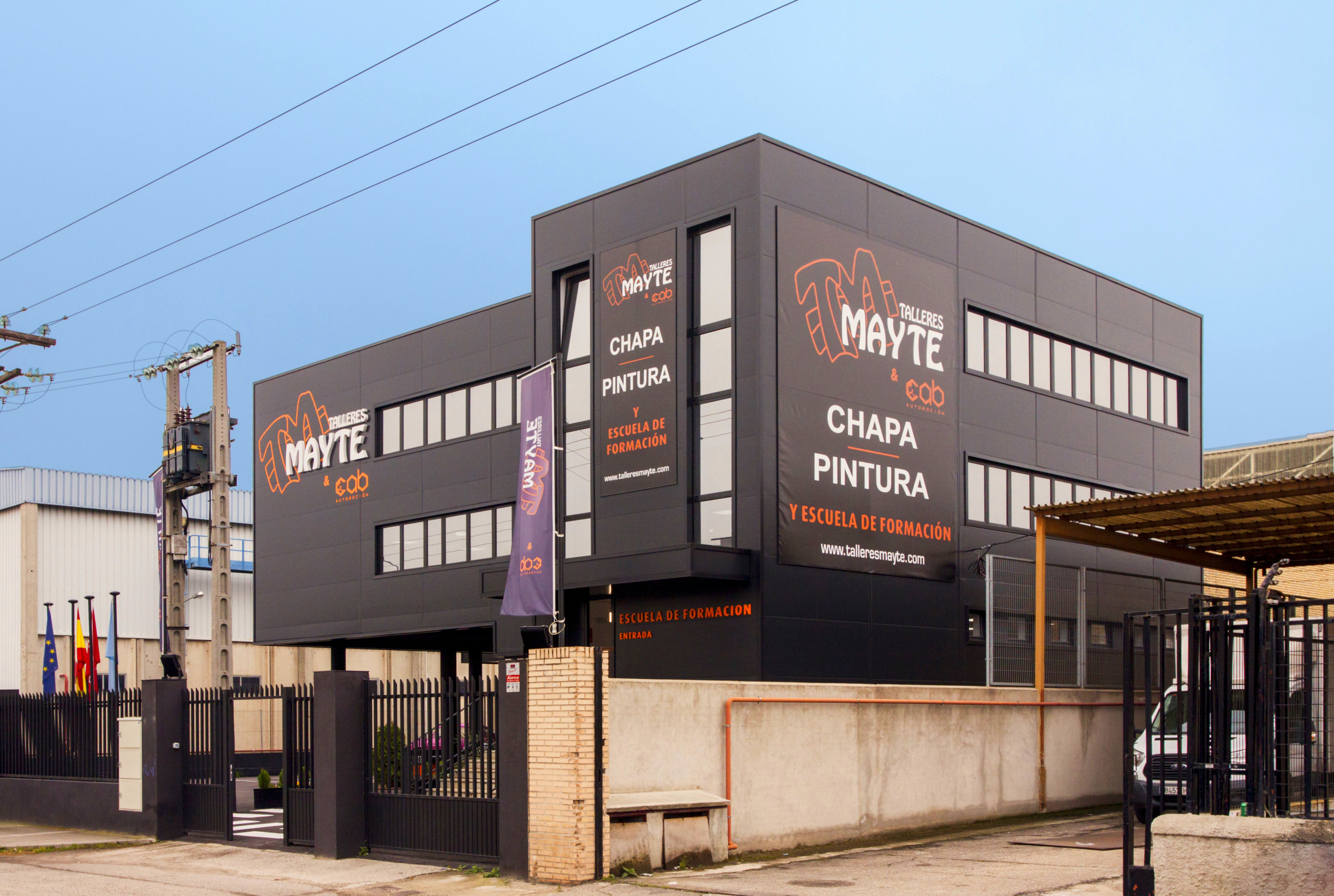 Taller de Chapa y Pintura: NUESTROS SERVICIOS de TALLERES MAYTE & CAB AUTOMOCIÓN Taller de Chapa y Pintura: NUESTROS SERVICIOS de TALLERES MAYTE & CAB AUTOMOCIÓN