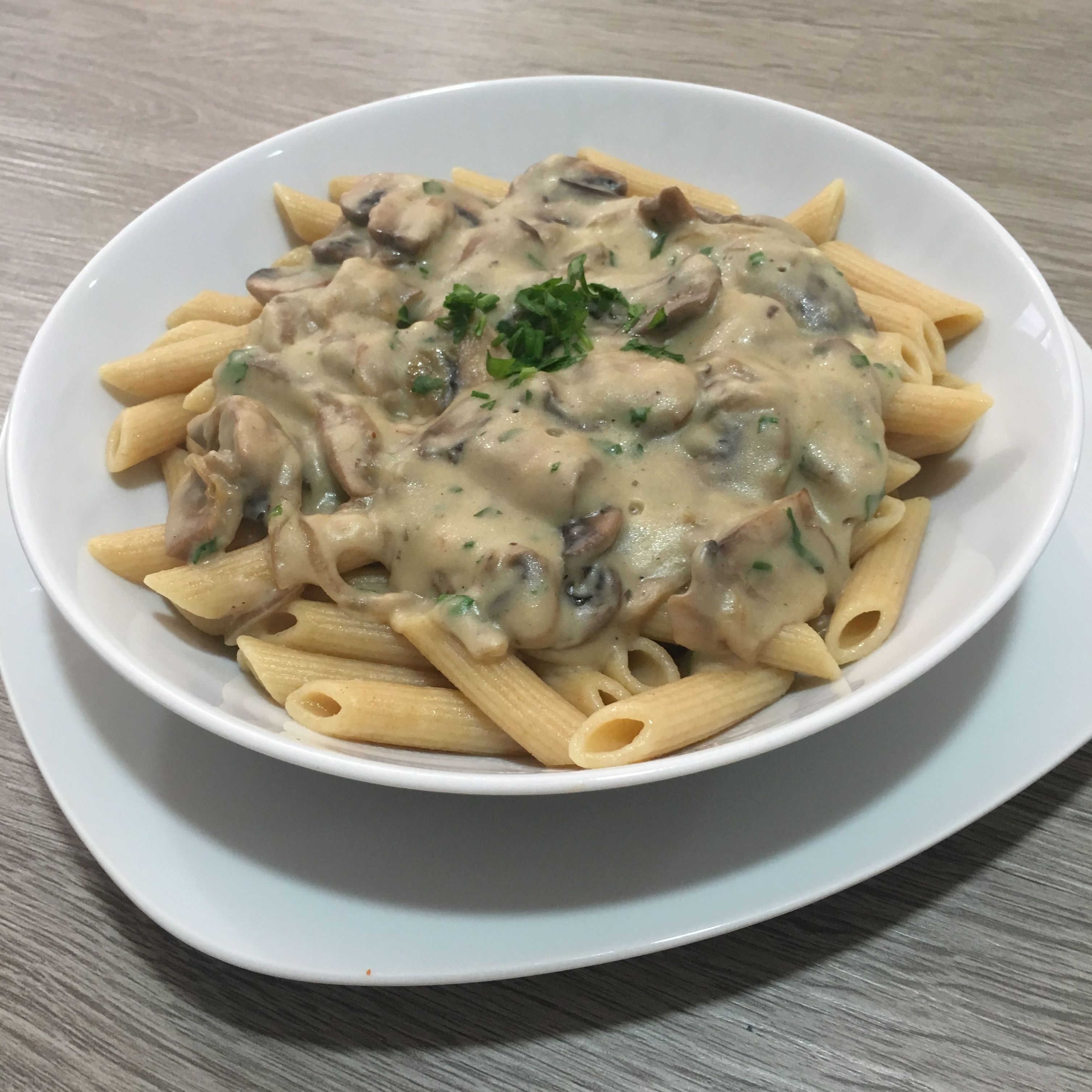 Pasta C/Salsa Vegana de Champiñones. Pasta C/Salsa Vegana de Champiñones.