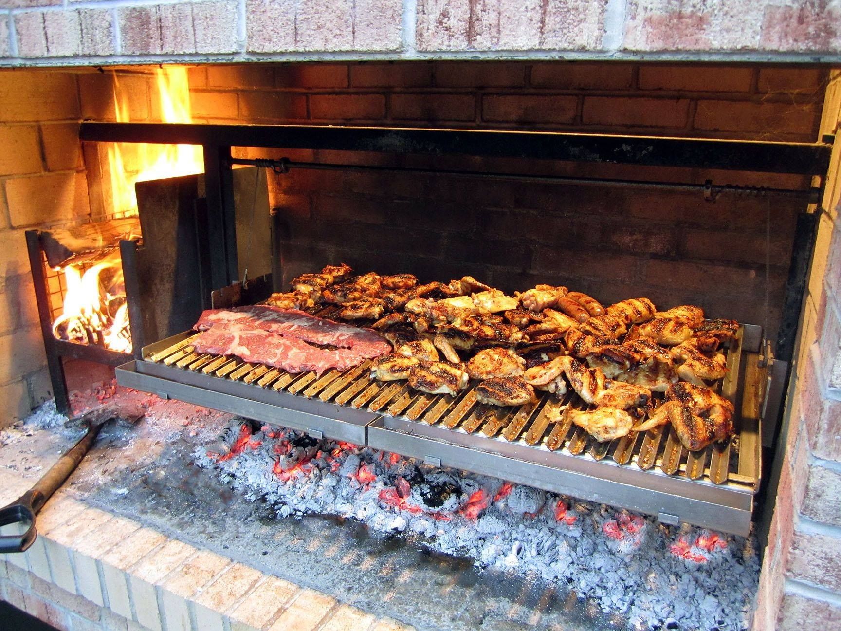 Carnes hechas en nuestra espectacular parrilla Carnes hechas en nuestra espectacular parrilla